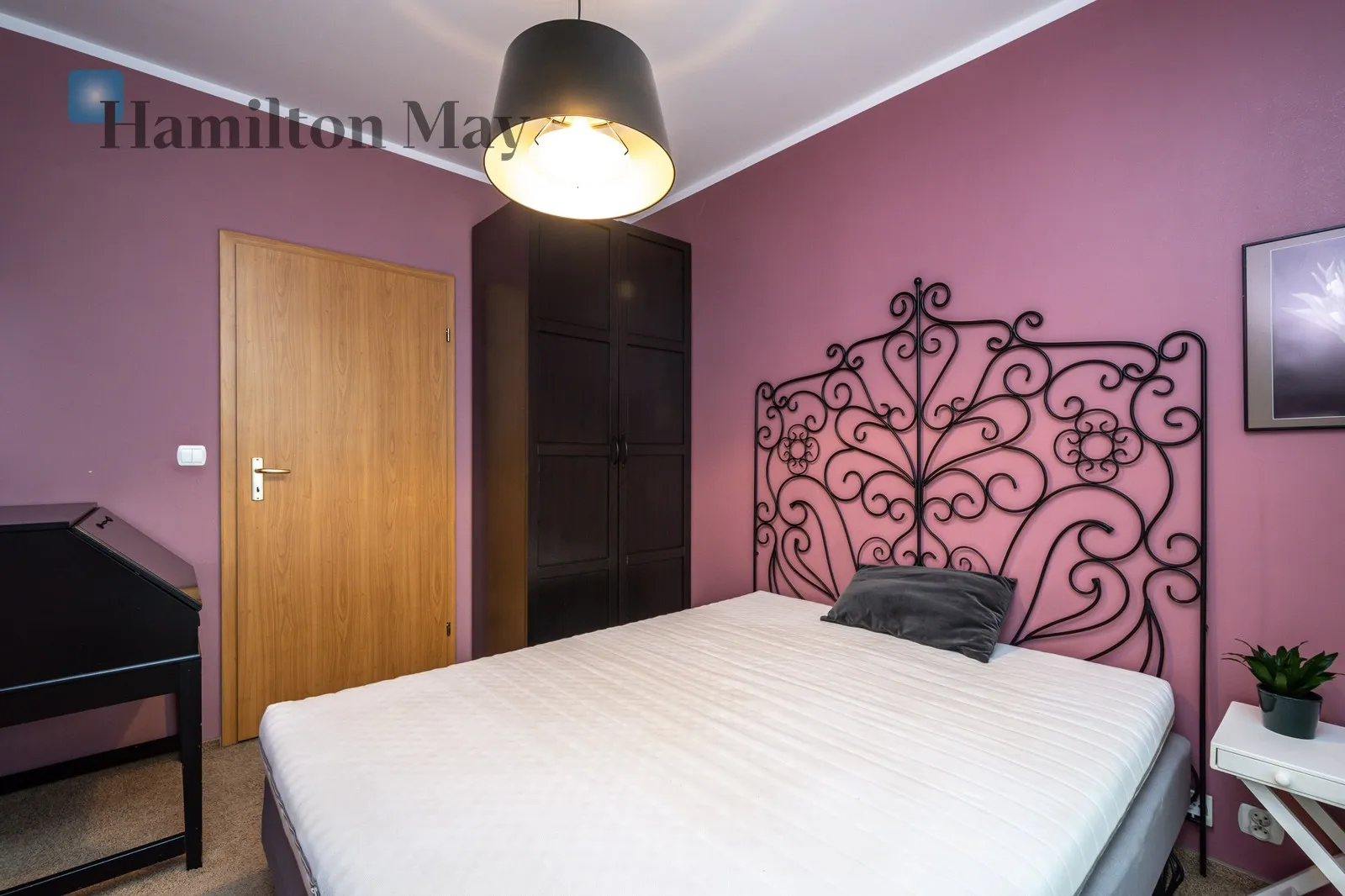 City: Kraków Street: Stańczyka Region: Bronowice Distance to centre: 3.71 km Level: 10 Price: 3300 PLN - slider