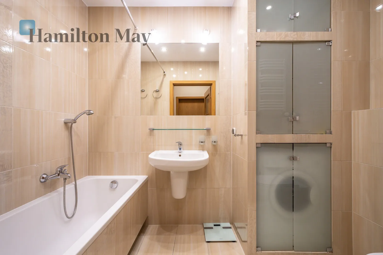 Region: Bronowice Distance to centre: 3.71 km Level: 10 Price: 3300 PLN Bedrooms: 1 Bathrooms: 1 - slider