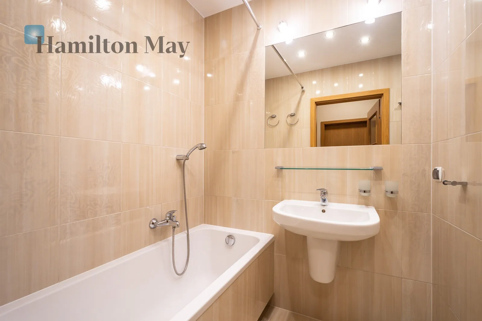 Distance to centre: 3.71 km Level: 10 Price: 3300 PLN Bedrooms: 1 Bathrooms: 1 Size: 50m2 - slider