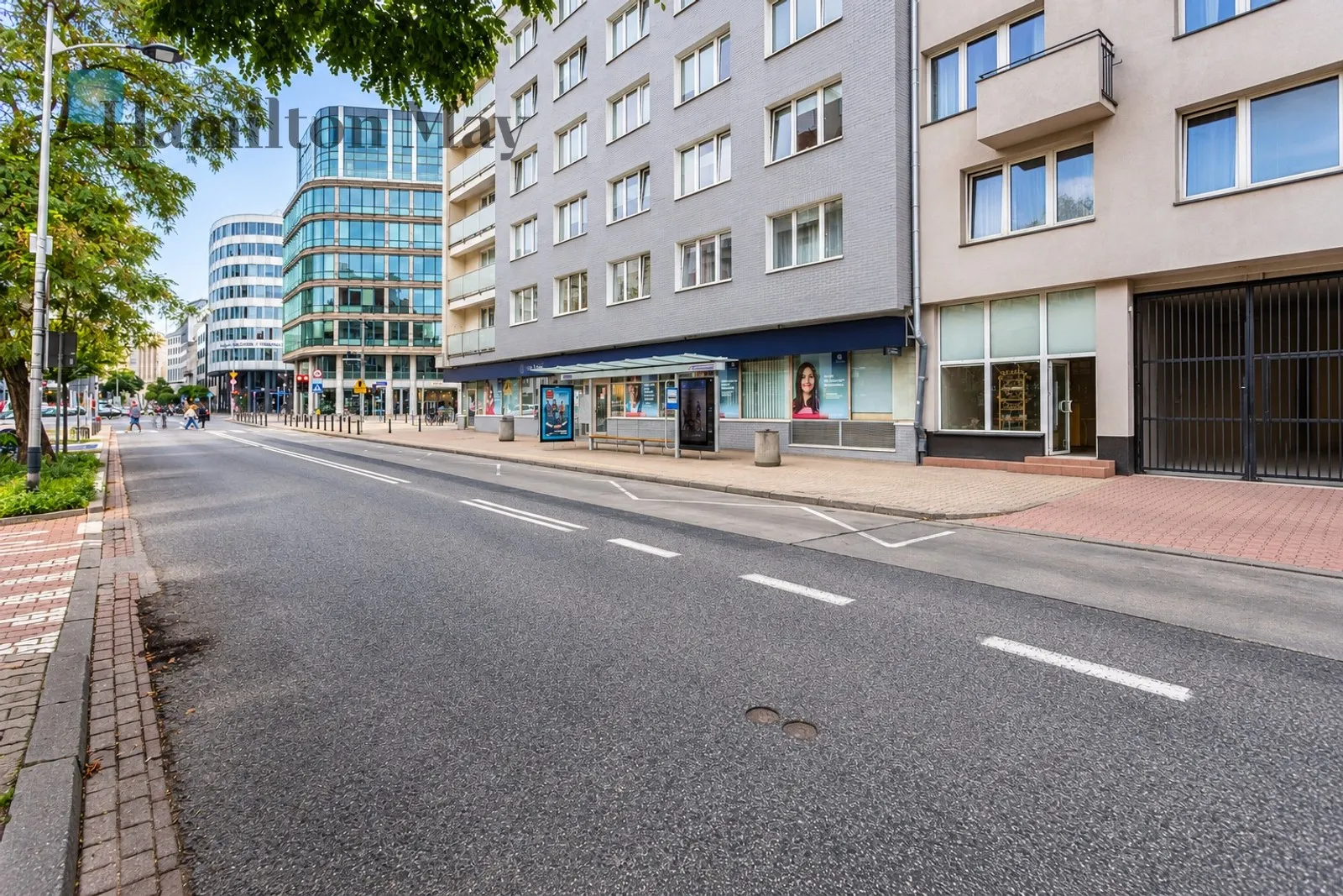 Subregion: Śródmieście Południowe Distance to centre: 0.94 km Price: 5400 PLN Bedrooms: null Bathrooms: null Plot size: nullm2 Layout: fixed Price/m2: 276 PLN - slider