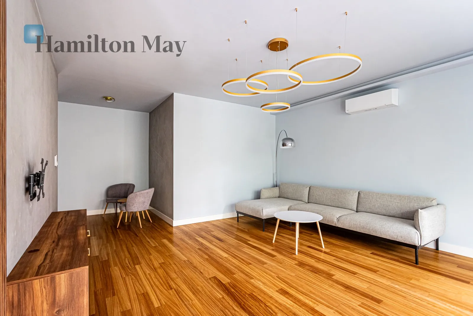Comfortable apartment in the very city center, in the Apartamenty Grzybowska 4 development - slider