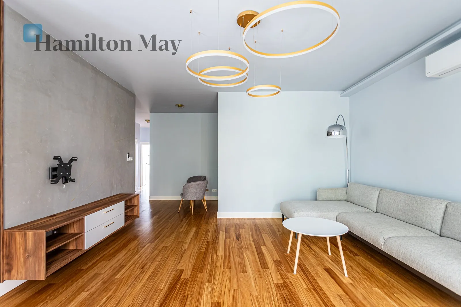 Comfortable apartment in the very city center, in the Apartamenty Grzybowska 4 development - slider