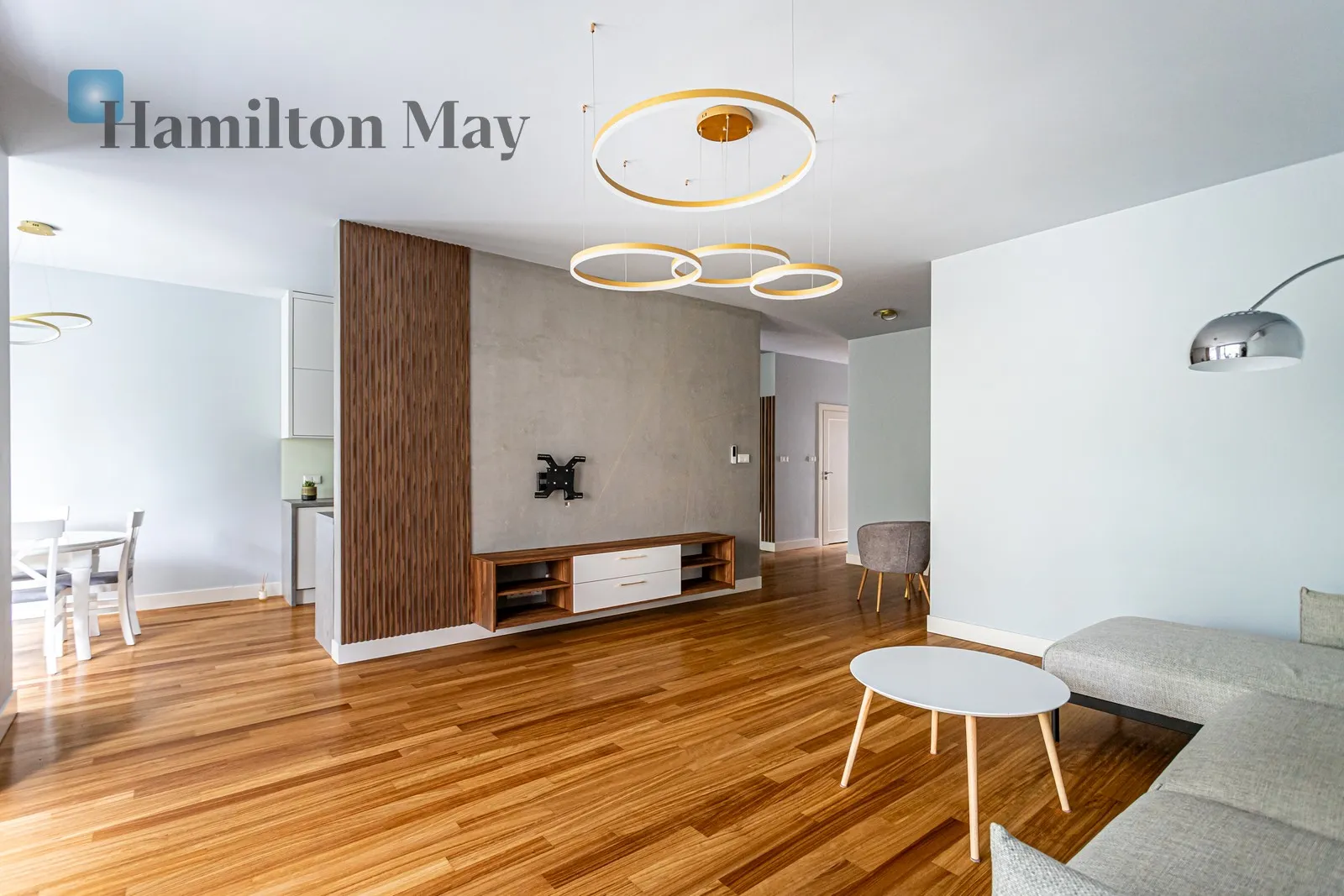 Comfortable apartment in the very city center, in the Apartamenty Grzybowska 4 development - slider