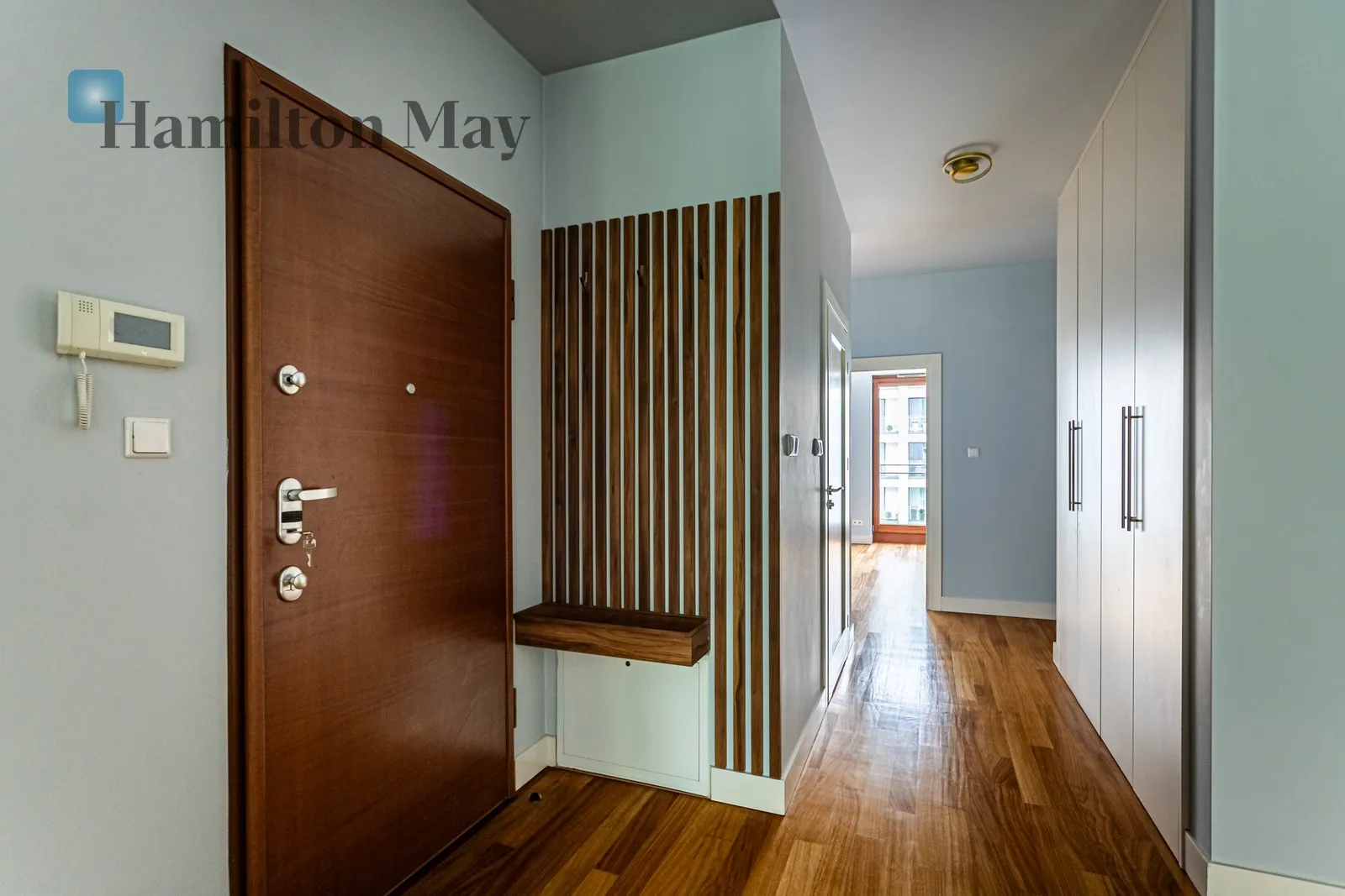 Comfortable apartment in the very city center, in the Apartamenty Grzybowska 4 development - slider