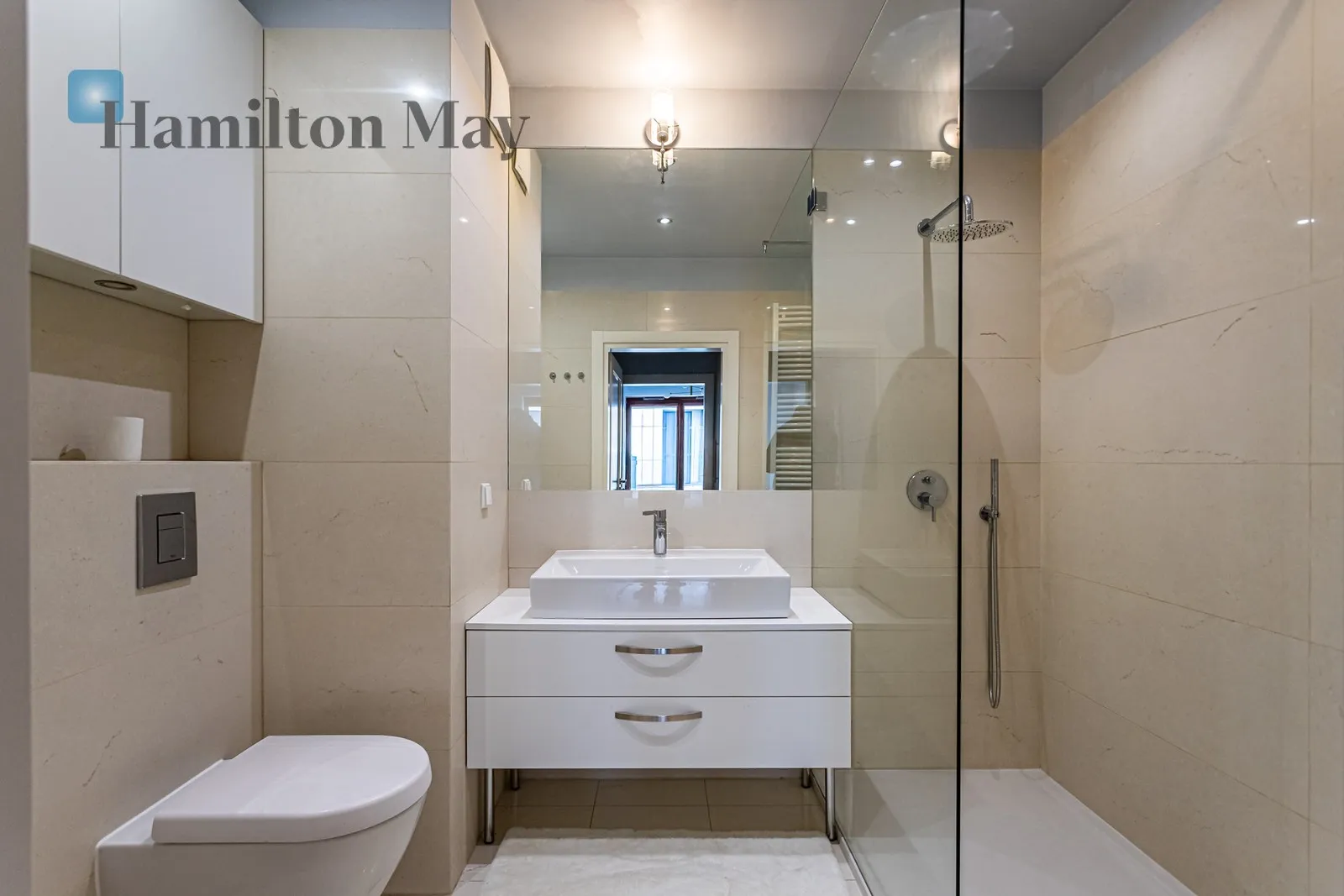 Comfortable apartment in the very city center, in the Apartamenty Grzybowska 4 development - slider