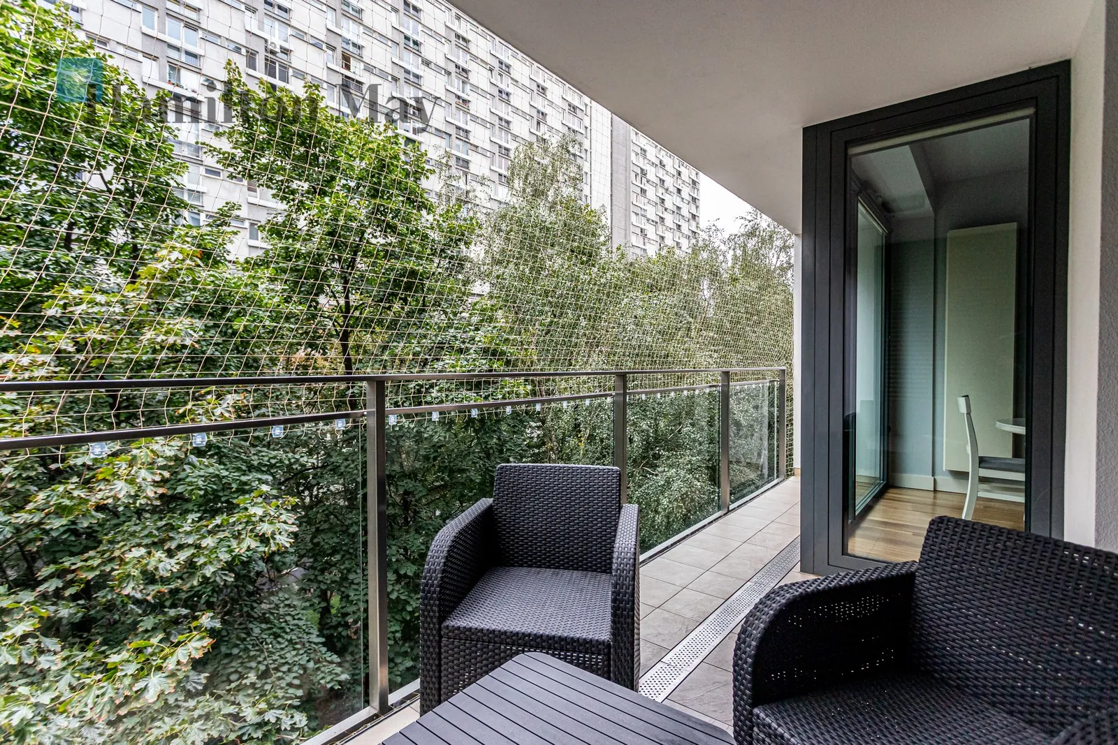 Comfortable apartment in the very city center, in the Apartamenty Grzybowska 4 development - slider