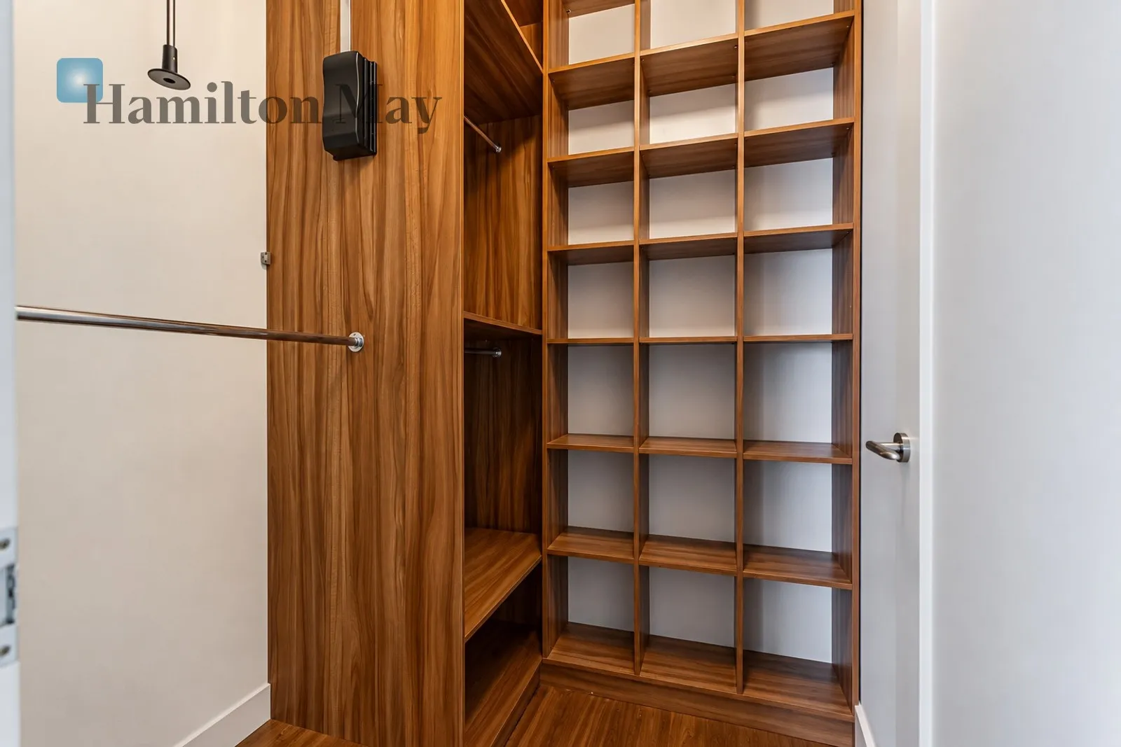 Comfortable apartment in the very city center, in the Apartamenty Grzybowska 4 development - slider