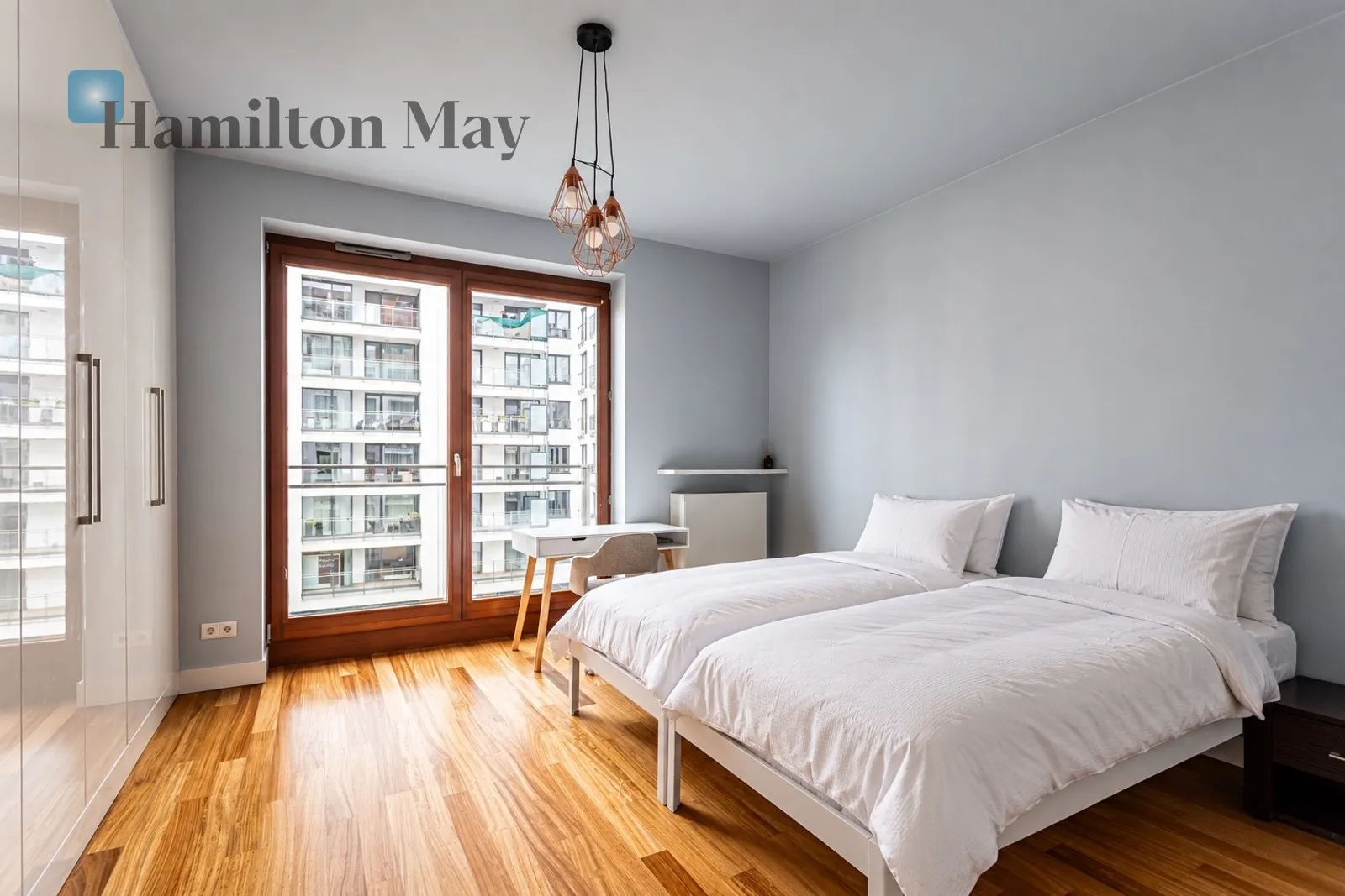 Comfortable apartment in the very city center, in the Apartamenty Grzybowska 4 development - slider