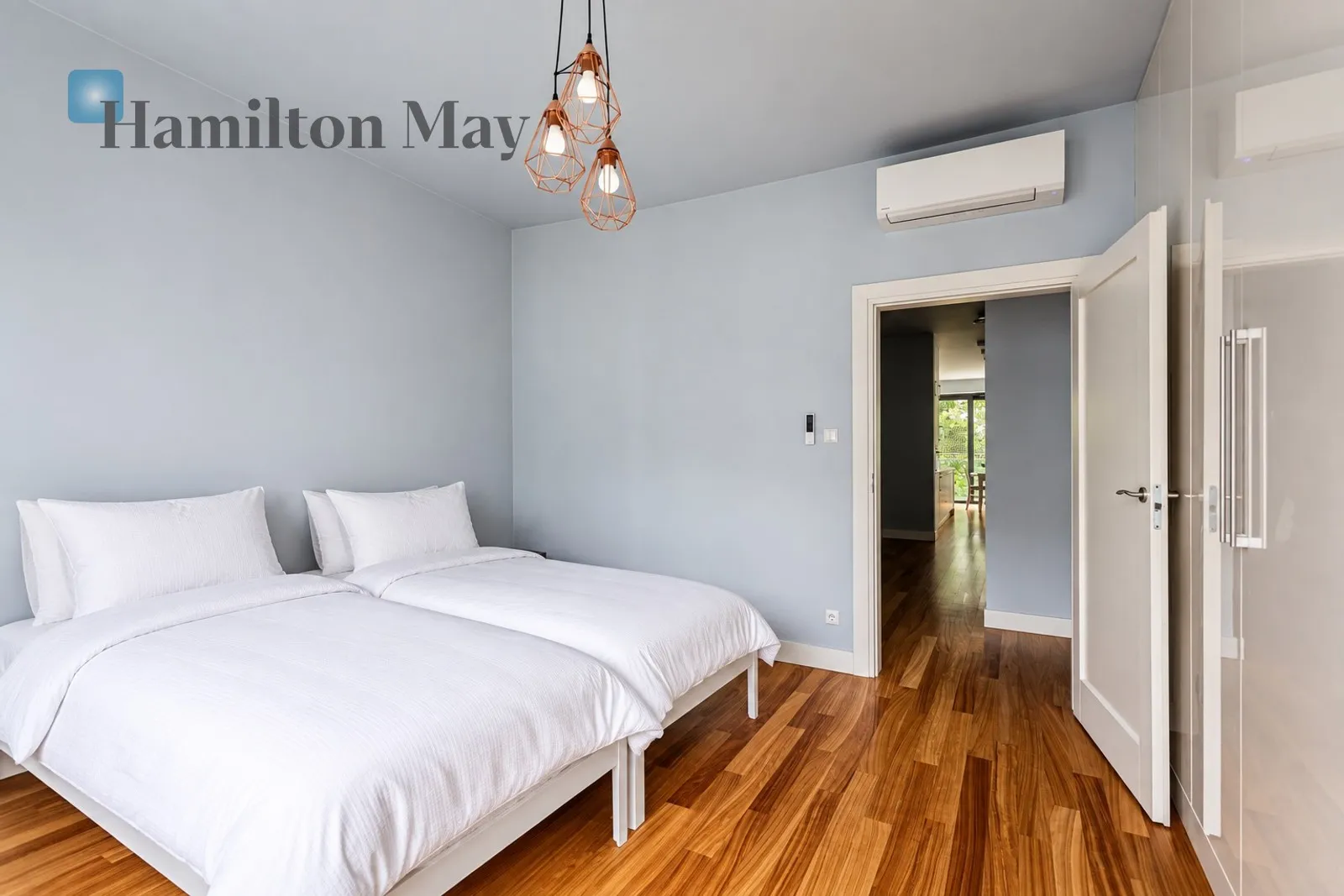 Comfortable apartment in the very city center, in the Apartamenty Grzybowska 4 development - slider