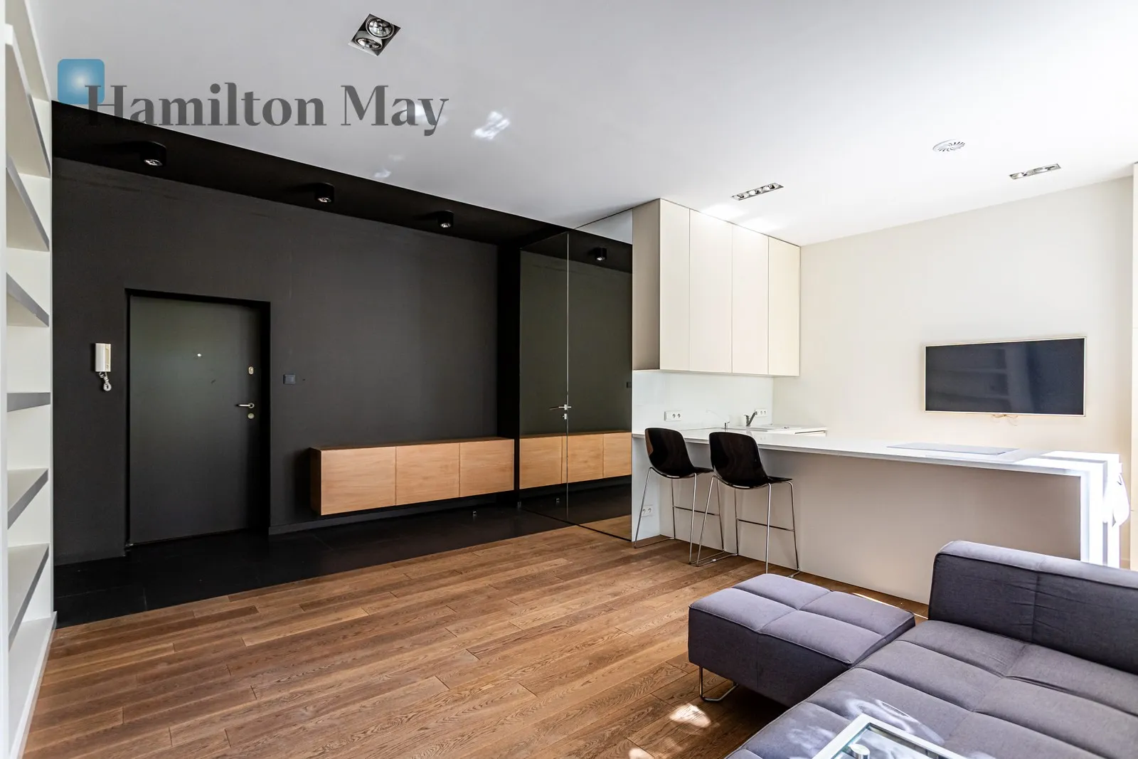 City: Warszawa Street: Antoniego Edwarda Odyńca Region: Mokotów Subregion: Wierzbno Distance to centre: 3.72 km Level: 1 Price: 4100 PLN Bedrooms: 1 Bathrooms: 1 - slider