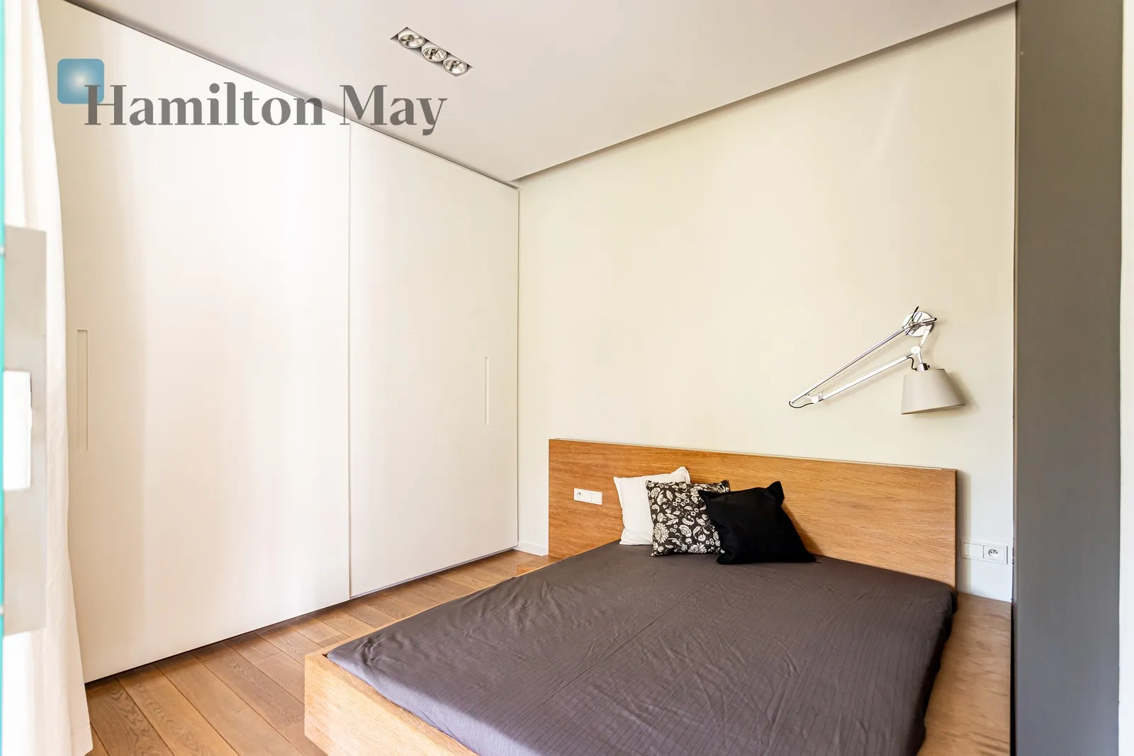 Subregion: Wierzbno Distance to centre: 3.72 km Level: 1 Price: 4100 PLN Bedrooms: 1 Bathrooms: 1 Size: 61m2 - slider