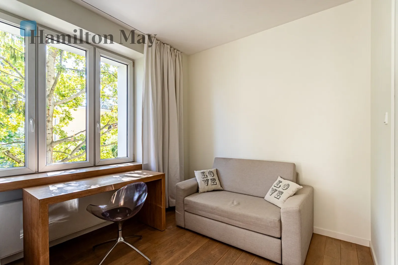 Region: Mokotów Subregion: Wierzbno Distance to centre: 3.72 km Level: 1 Price: 4100 PLN Bedrooms: 1 - slider