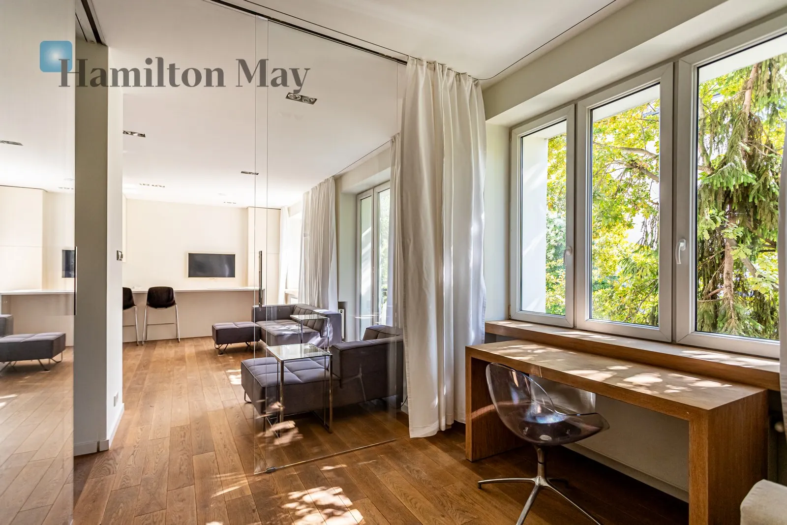 Region: Mokotów Subregion: Wierzbno Distance to centre: 3.72 km Level: 1 Price: 4100 PLN Bedrooms: 1 Bathrooms: 1 - slider