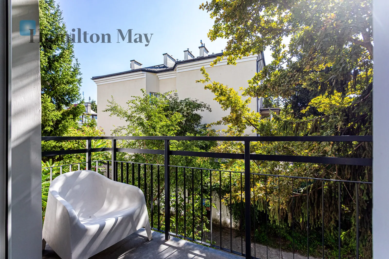 Distance to centre: 3.72 km Level: 1 Price: 4100 PLN Bedrooms: 1 Bathrooms: 1 Size: 61m2 - slider