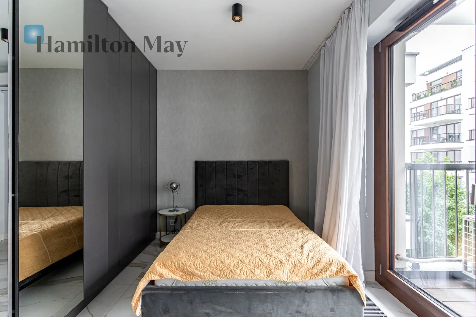 Elegant, studio apartment in the Browary Warszawskie development - slider