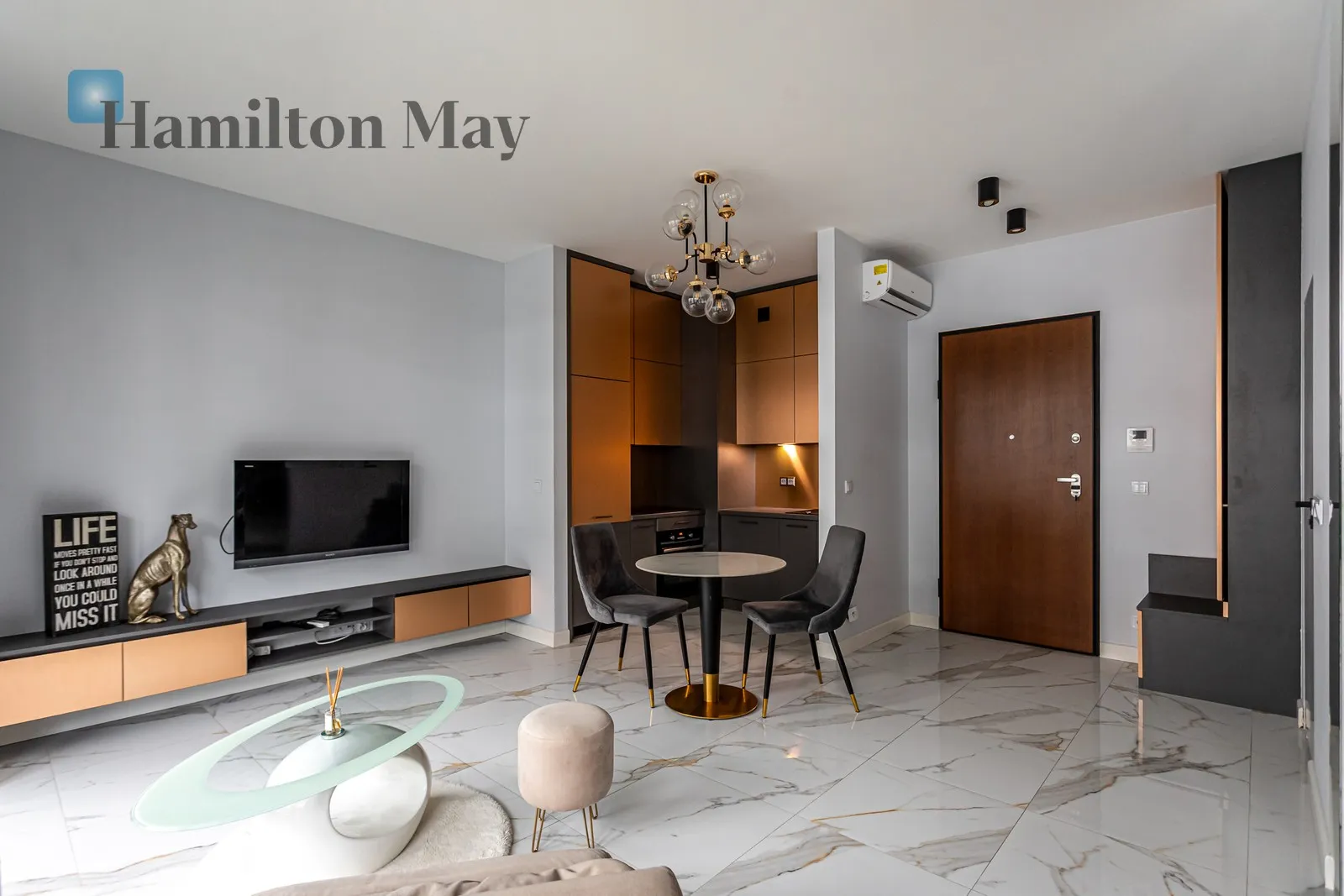 Elegant, studio apartment in the Browary Warszawskie development - slider