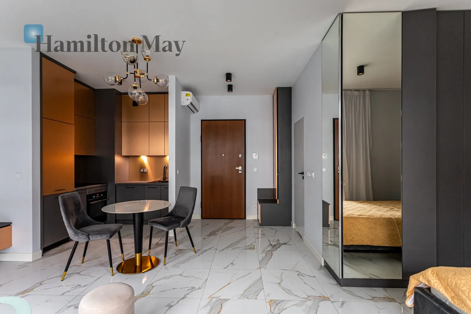 Elegant, studio apartment in the Browary Warszawskie development - slider