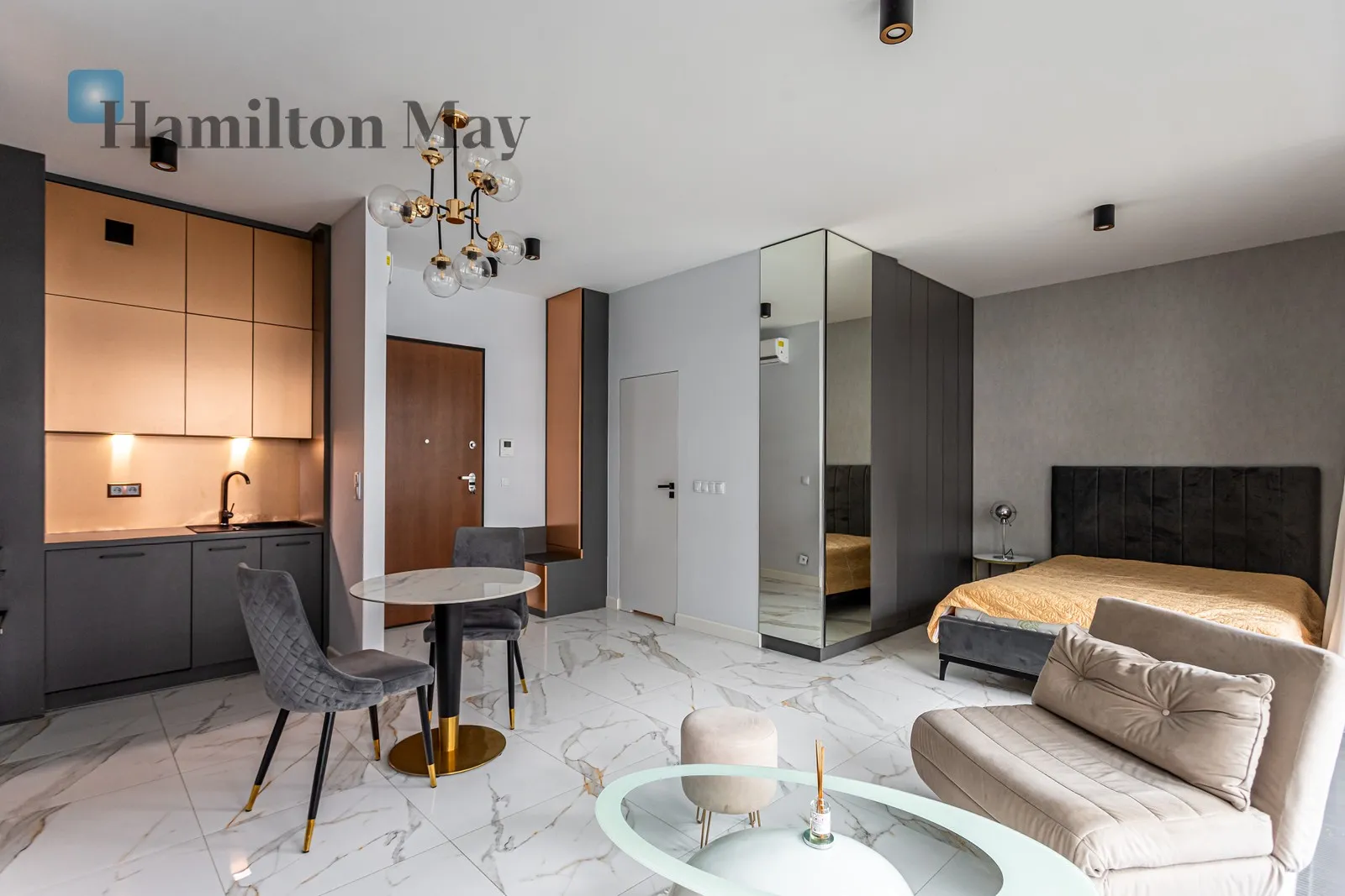Elegant, studio apartment in the Browary Warszawskie development - slider