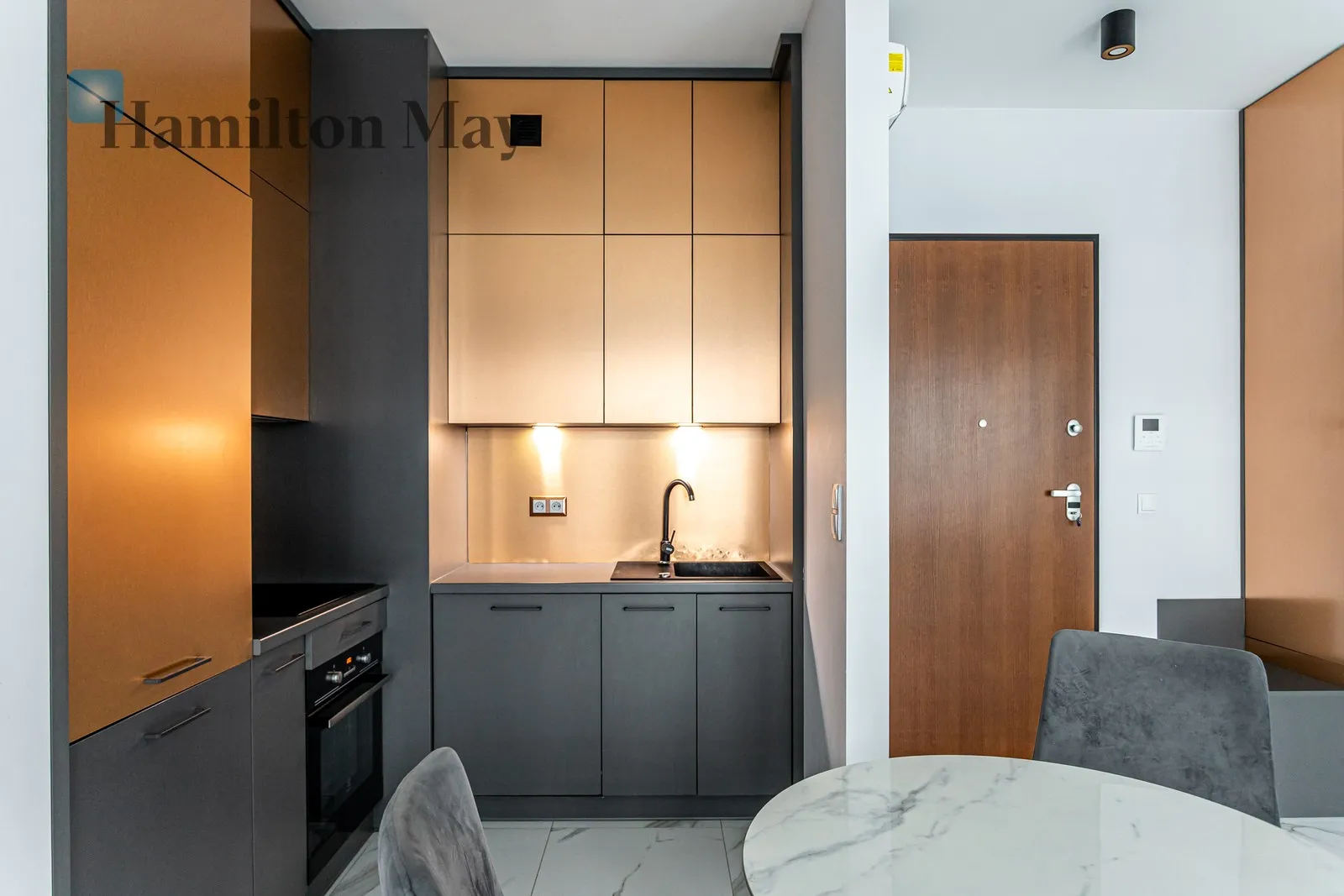 Elegant, studio apartment in the Browary Warszawskie development - slider