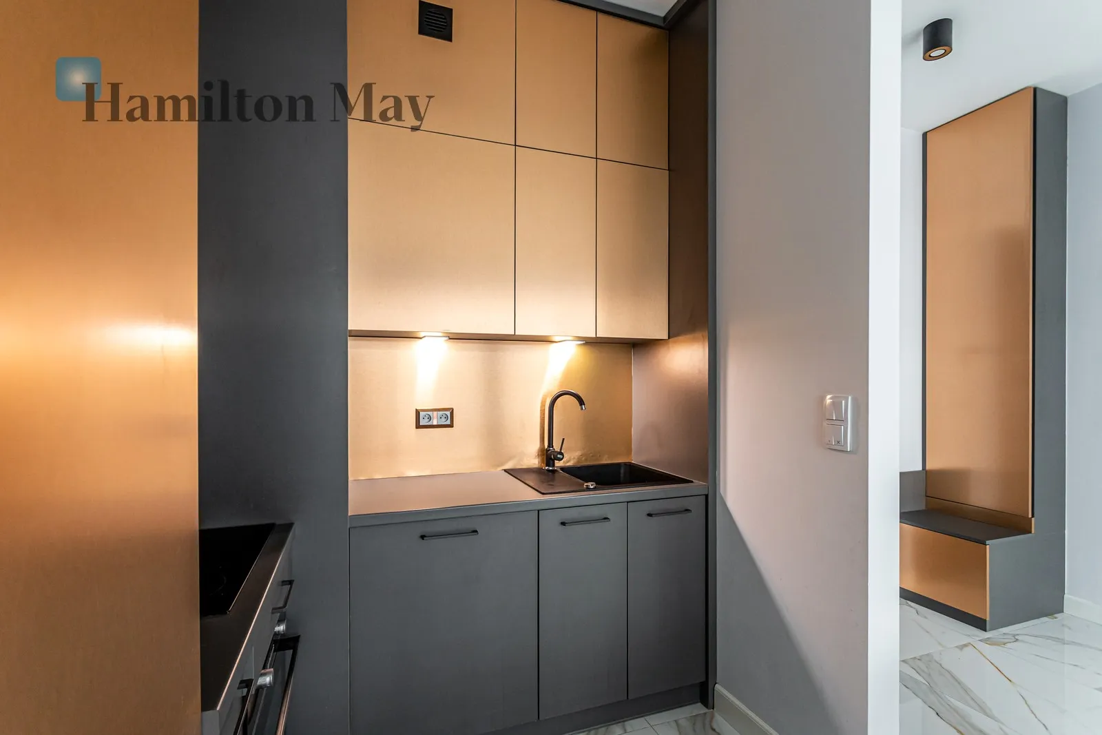 Elegant, studio apartment in the Browary Warszawskie development - slider