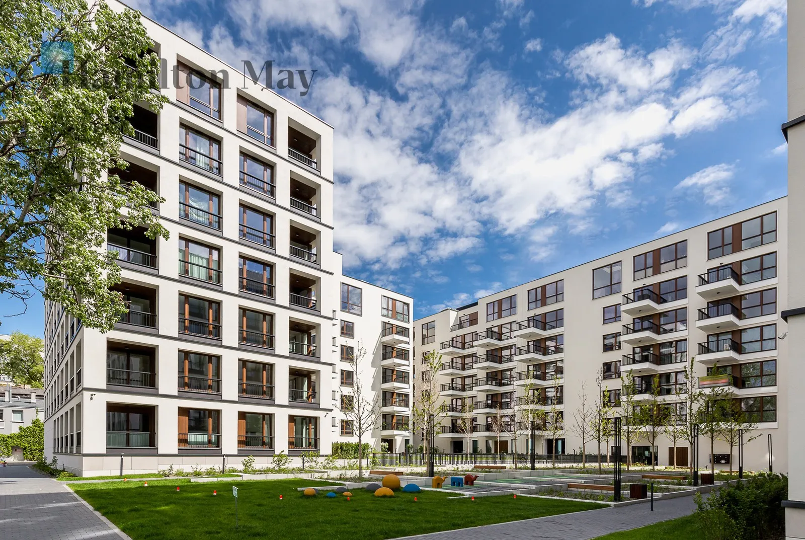 Elegant, studio apartment in the Browary Warszawskie development - slider