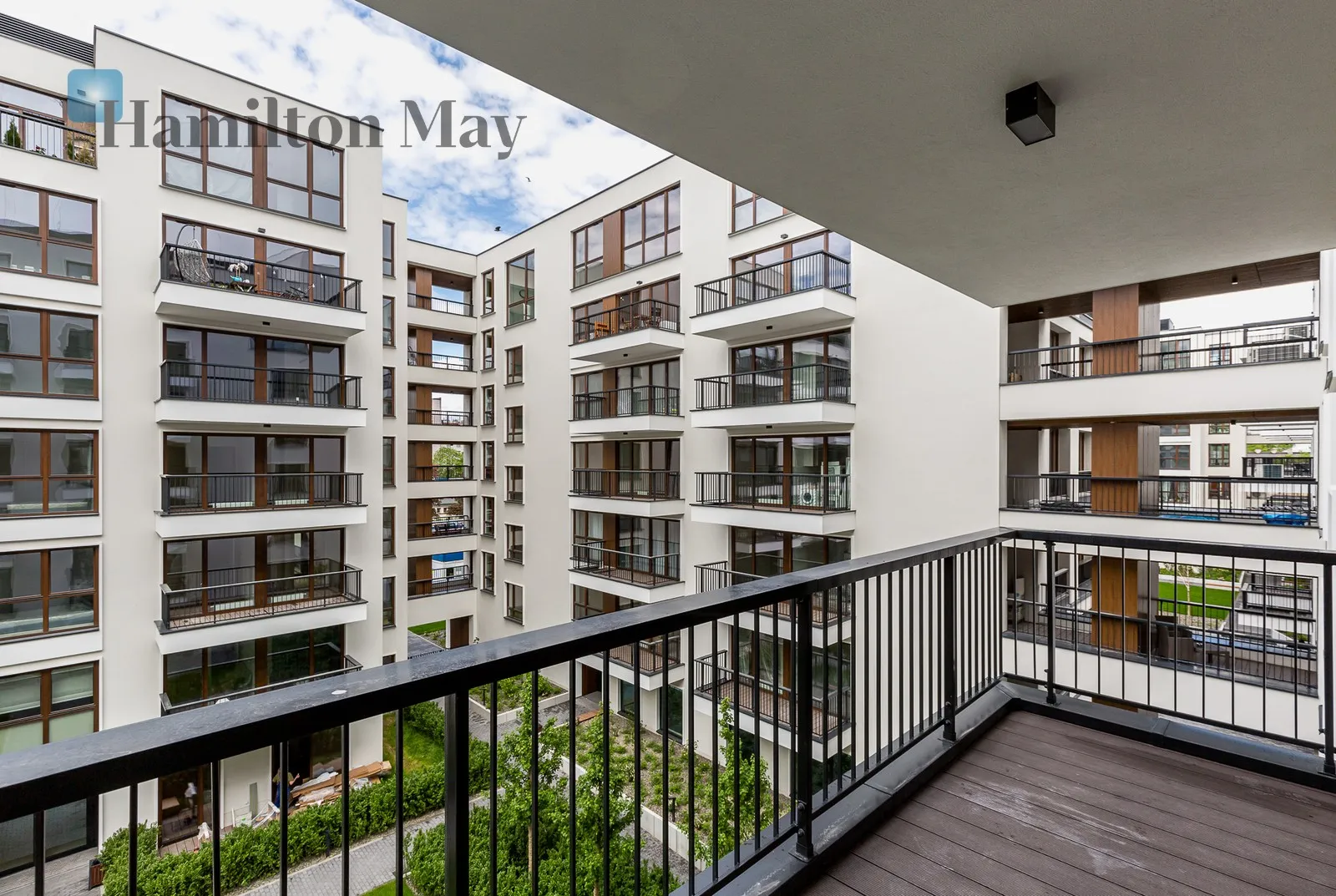Elegant, studio apartment in the Browary Warszawskie development - slider