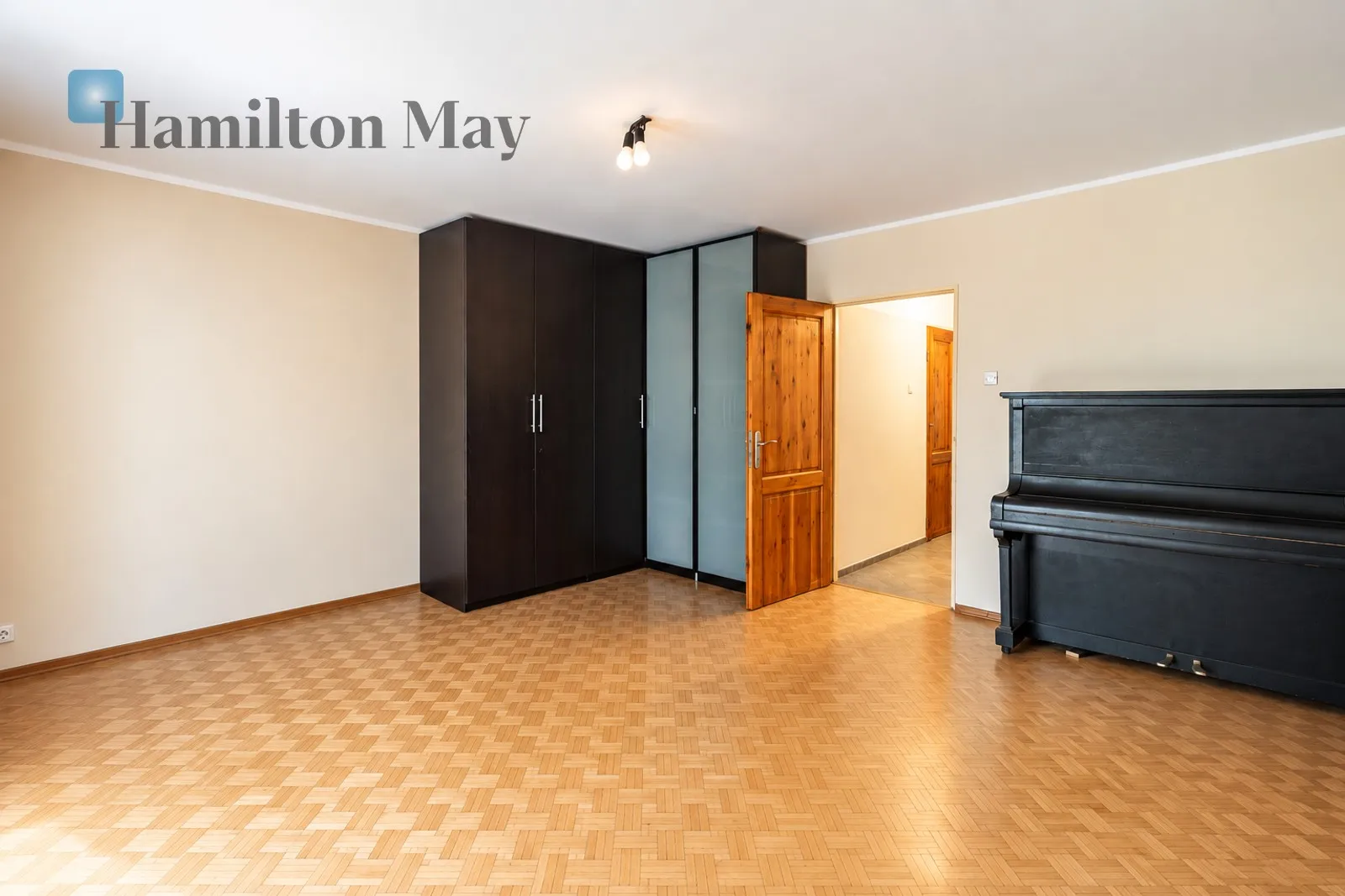 Street: Jana Kozietulskiego Region: Bieżanów-Prokocim Distance to centre: 6.55 km Price: 700000 PLN Bedrooms: 2 Bathrooms: 1 Size: 54m2 Price/m2: 12963 PLN - slider