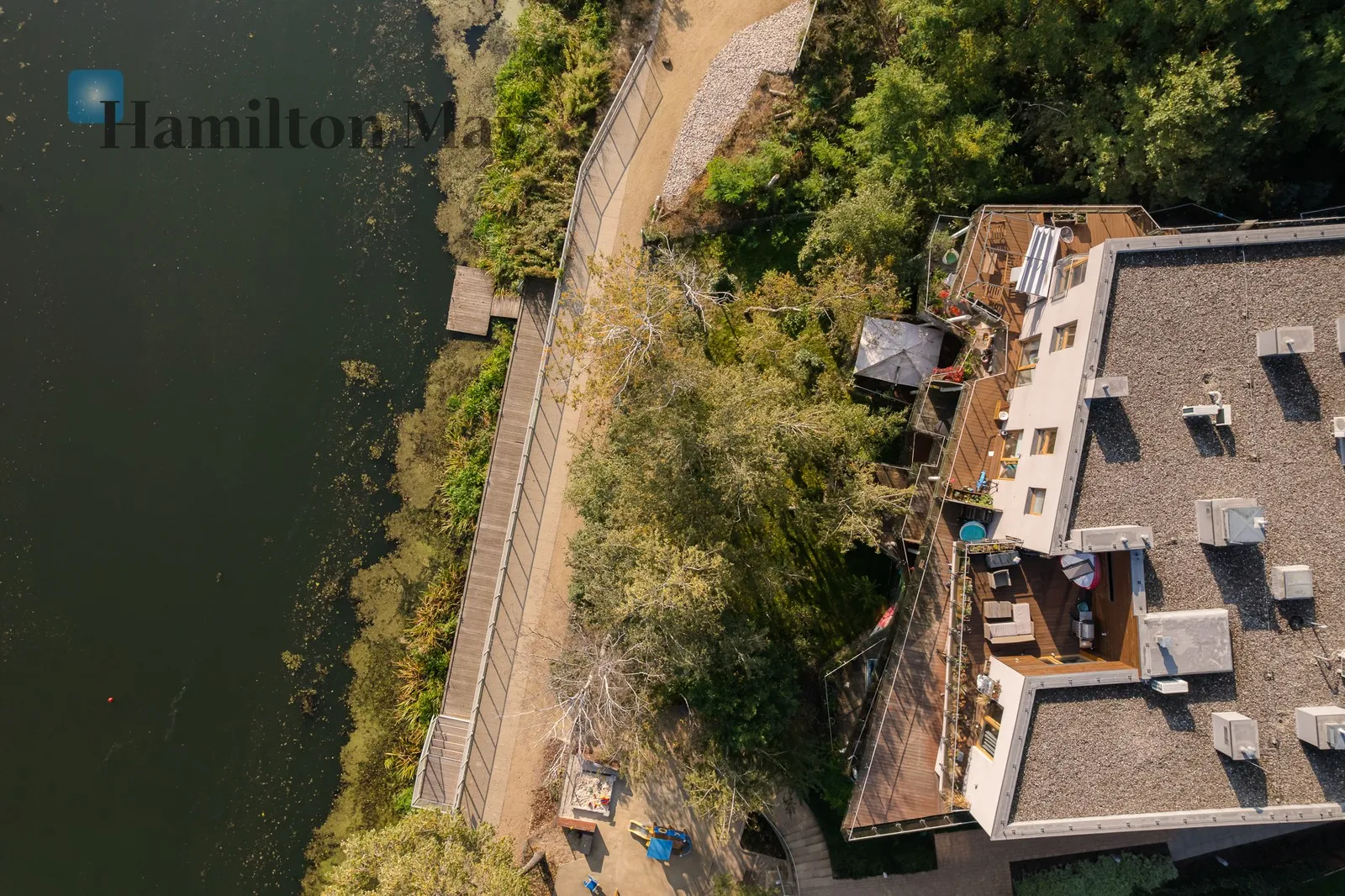 Luksusowy, przyjazny dla zwierząt, apartament nad wodą dla pary - slider