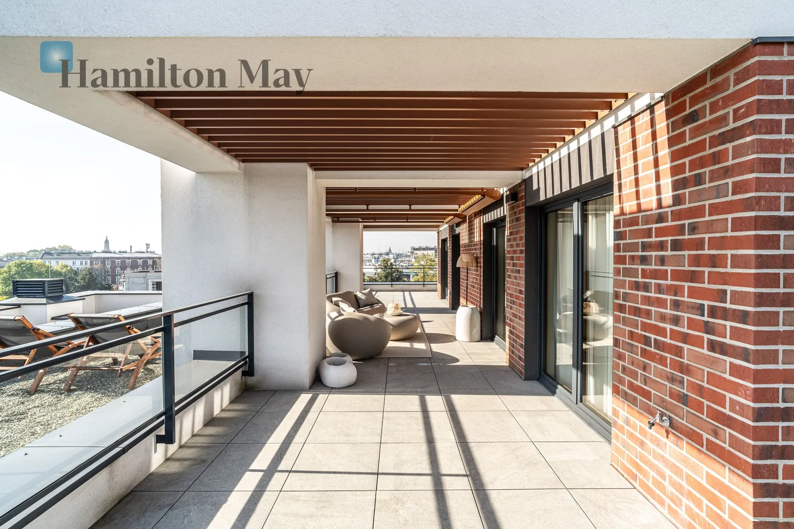 Spectacular penthouse with a terrace for rent in the center of Krakow - slider