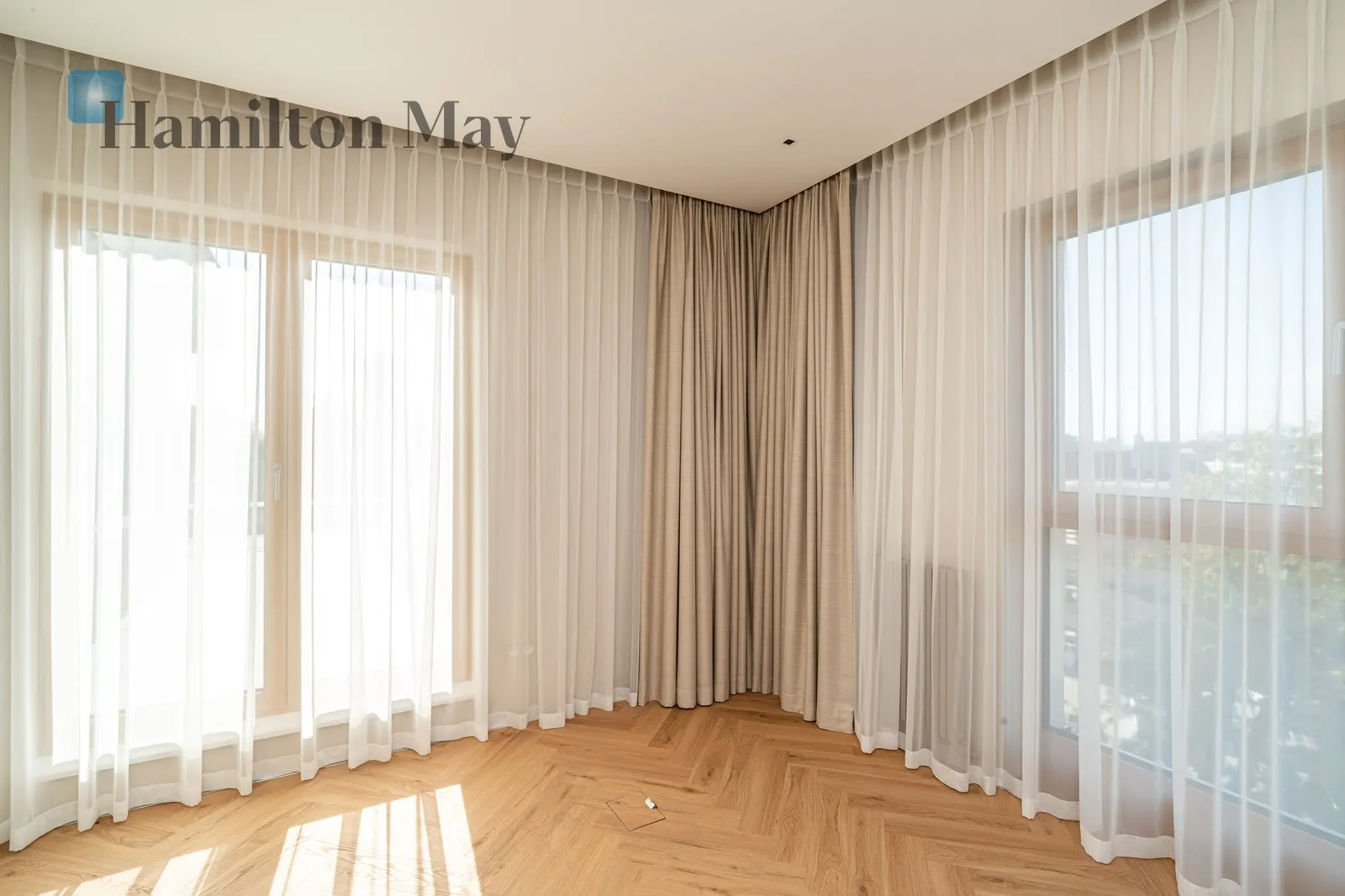 Spectacular penthouse with a terrace for rent in the center of Krakow - slider