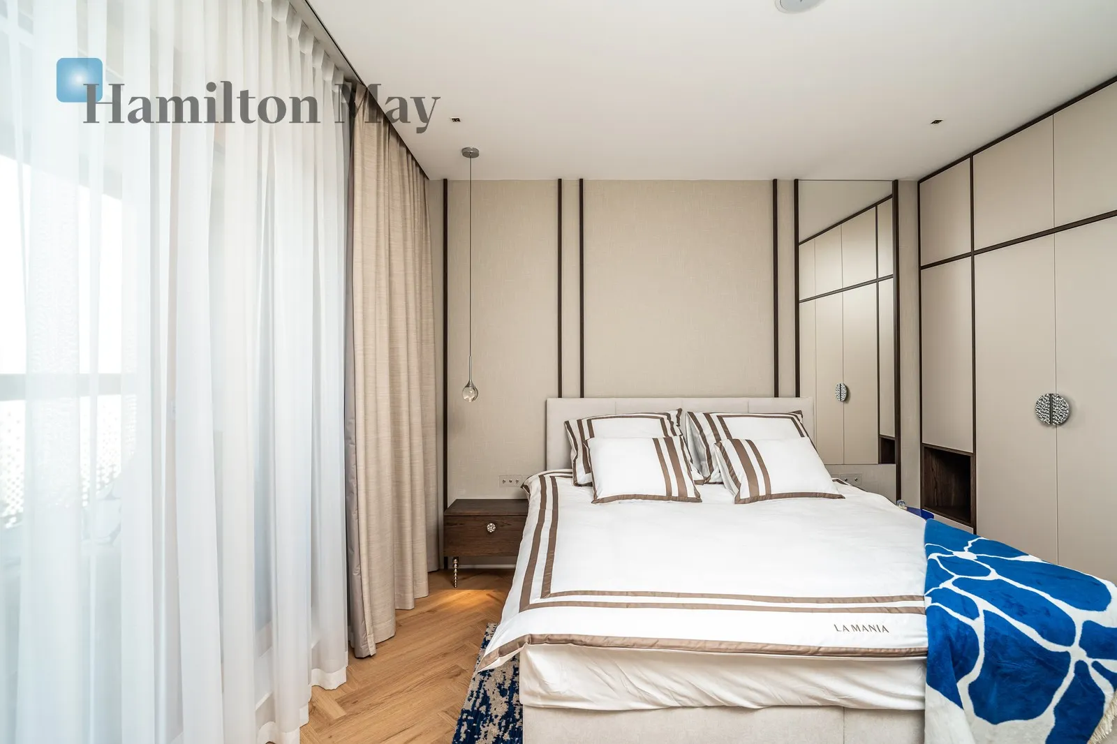 Spectacular penthouse with a terrace for rent in the center of Krakow - slider