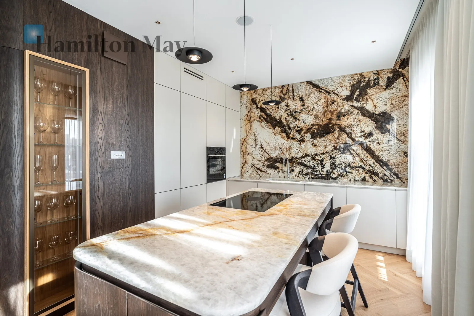 City: Kraków Street: Rakowicka Region: Stare Miasto Level: 5 Price: 22000 PLN - slider