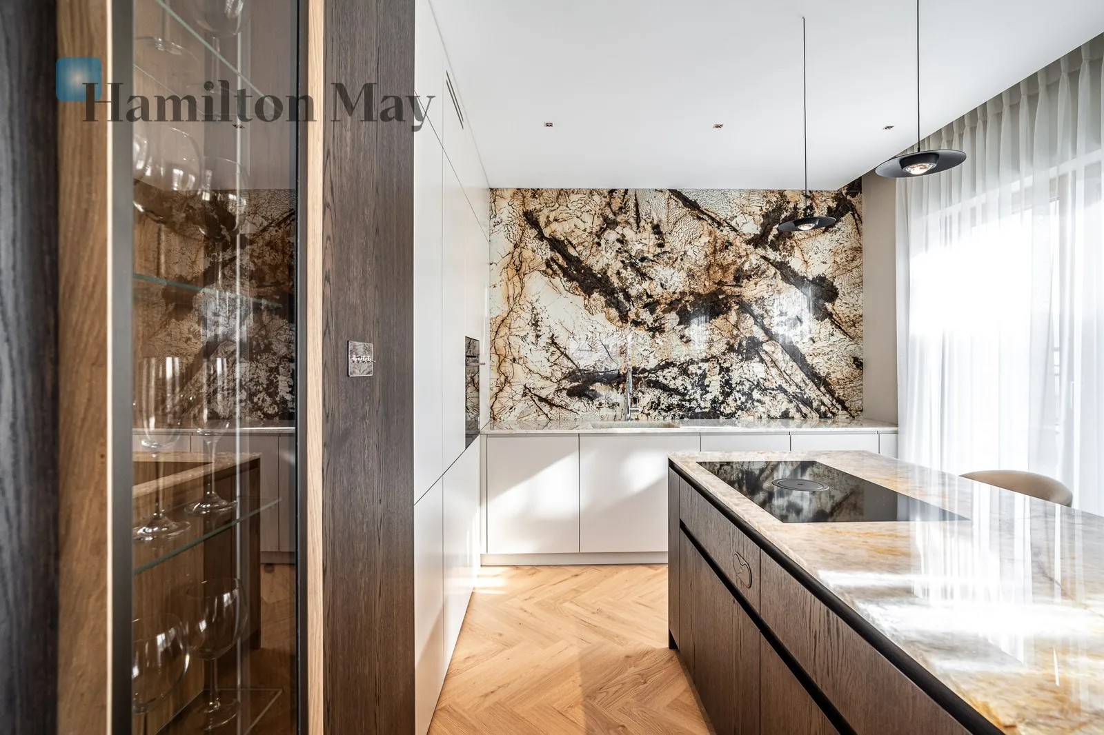 Region: Stare Miasto Level: 5 Price: 22000 PLN Bedrooms: 2 Bathrooms: 2 - slider