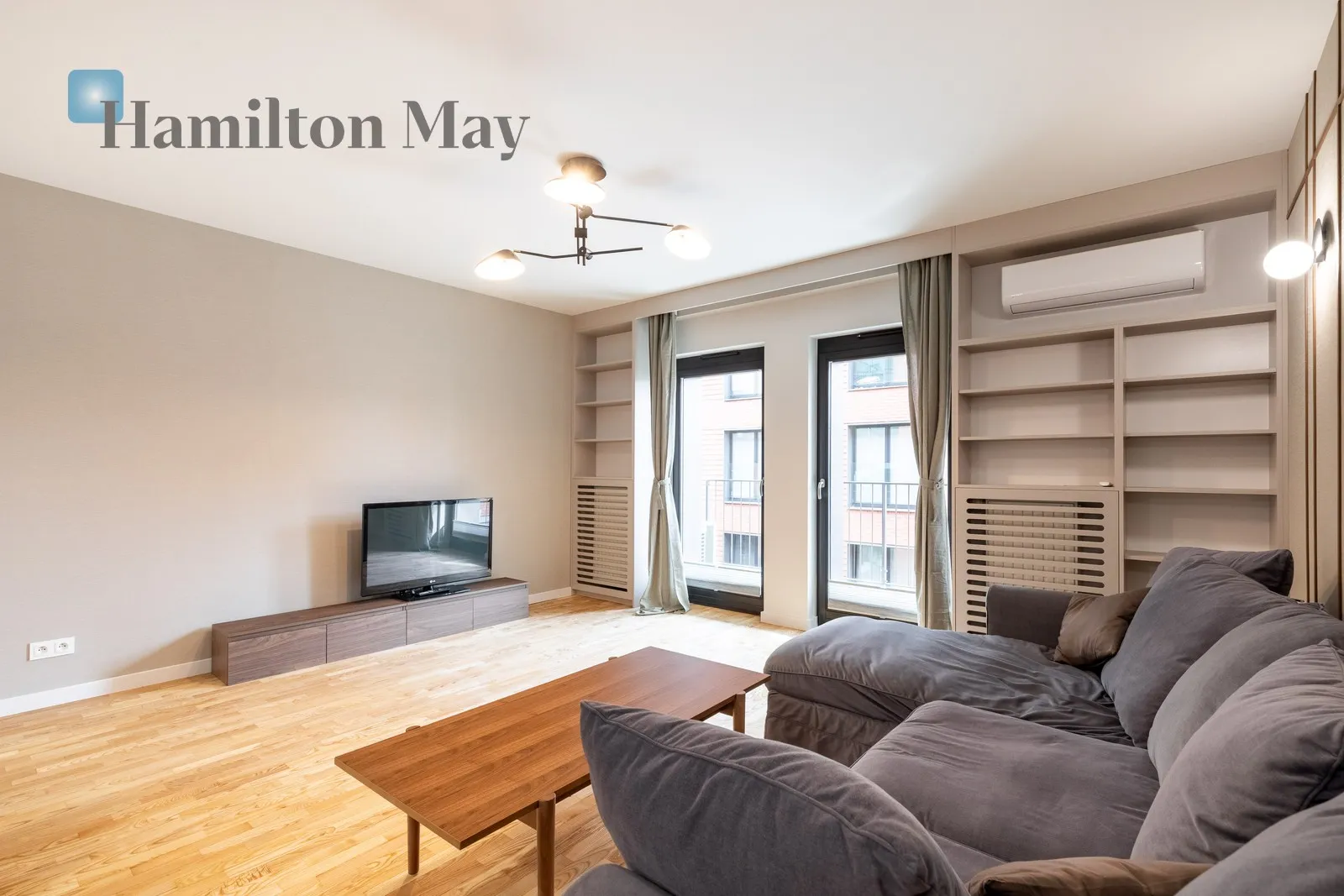 Region: Stare Miasto Distance to centre: 1 km Level: 4 Price: 1665000 PLN Bedrooms: 1 Bathrooms: 1 Size: 63.91m2 Price/m2: 26052 PLN - slider