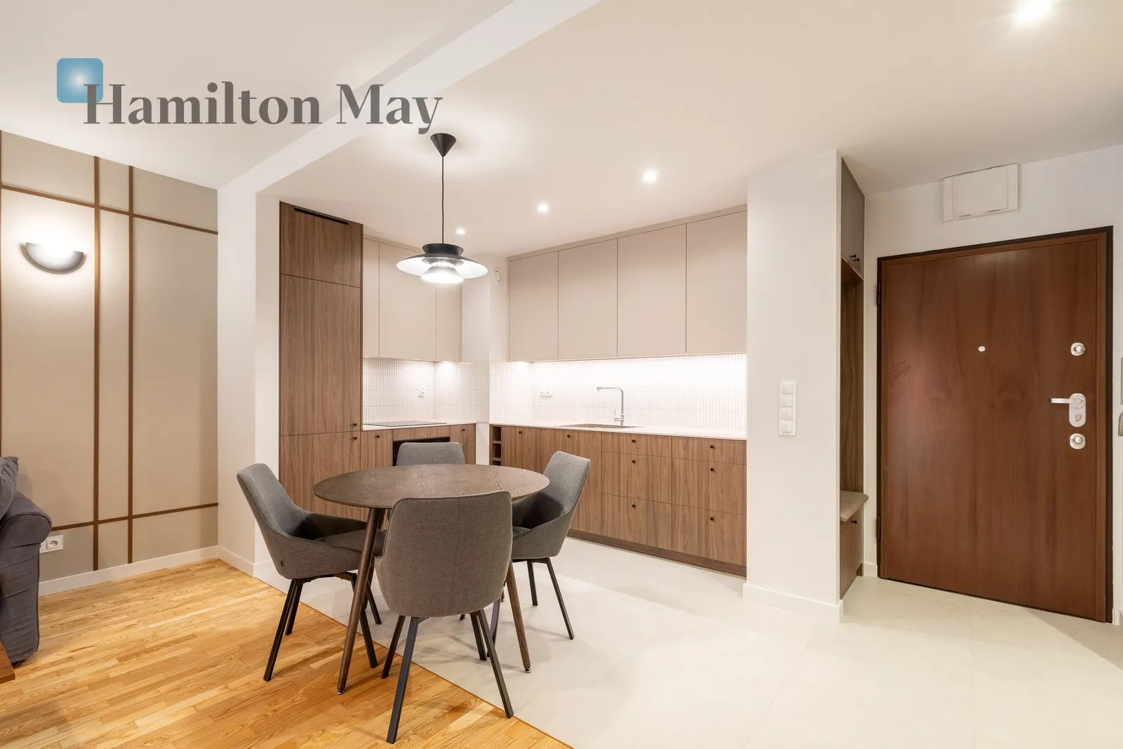 City: Kraków Street: Szlak Region: Stare Miasto Distance to centre: 1 km Level: 4 Price: 1665000 PLN - slider