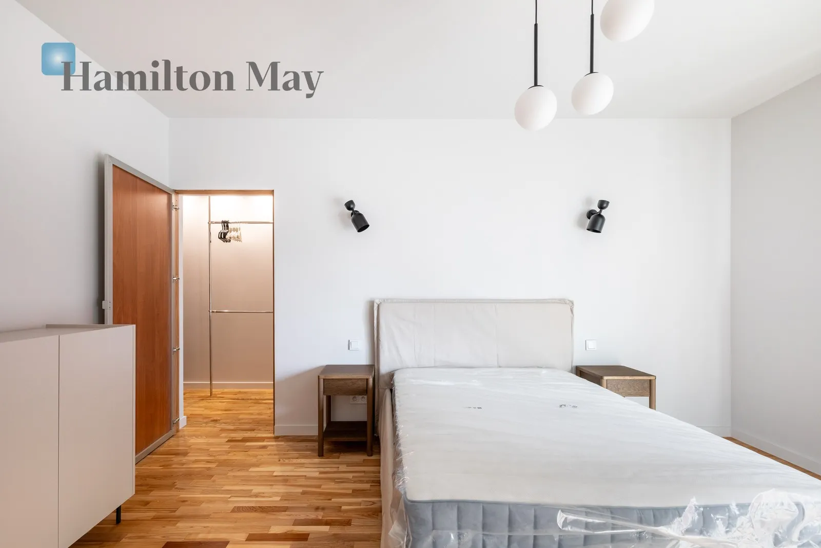 Distance to centre: 1 km Level: 4 Price: 1665000 PLN Bedrooms: 1 Bathrooms: 1 - slider