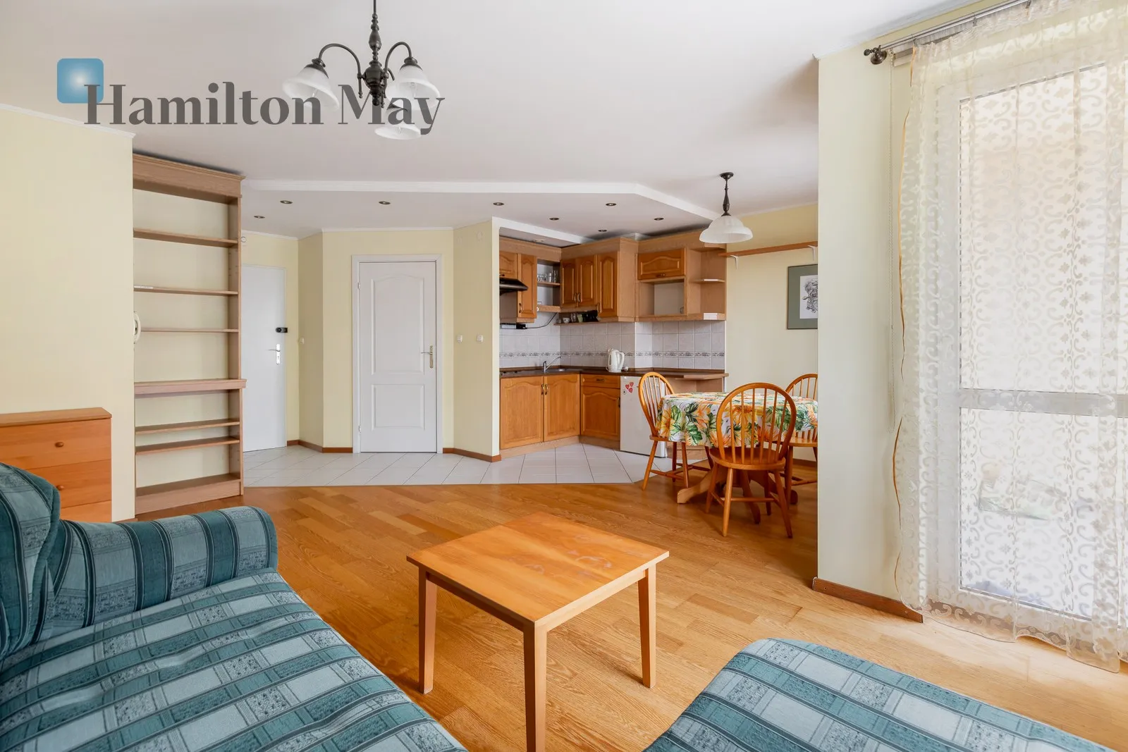 City: Kraków Street: Henryka Wieniawskiego Region: Prądnik Czerwony Distance to centre: 3 km Level: 2 Price: 2700 PLN Bedrooms: 0 Bathrooms: 1 Size: 40m2 - slider