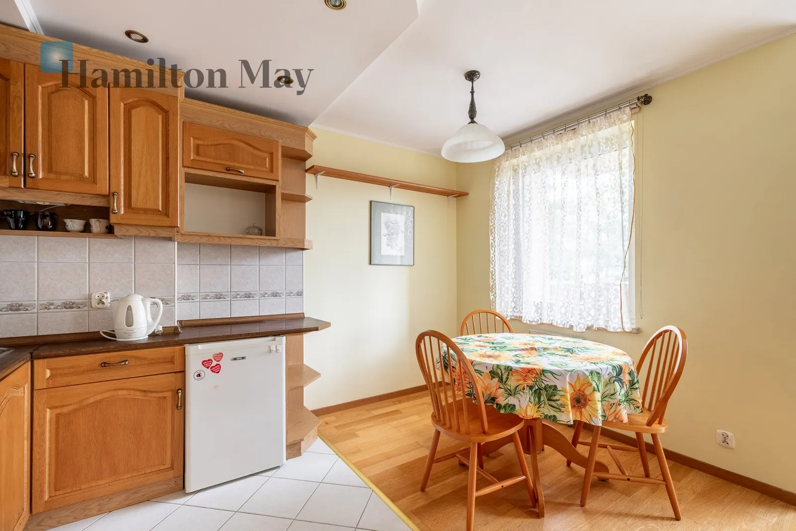 City: Kraków Street: Henryka Wieniawskiego Region: Prądnik Czerwony Distance to centre: 3 km Level: 2 Price: 2700 PLN Bedrooms: 0 - slider