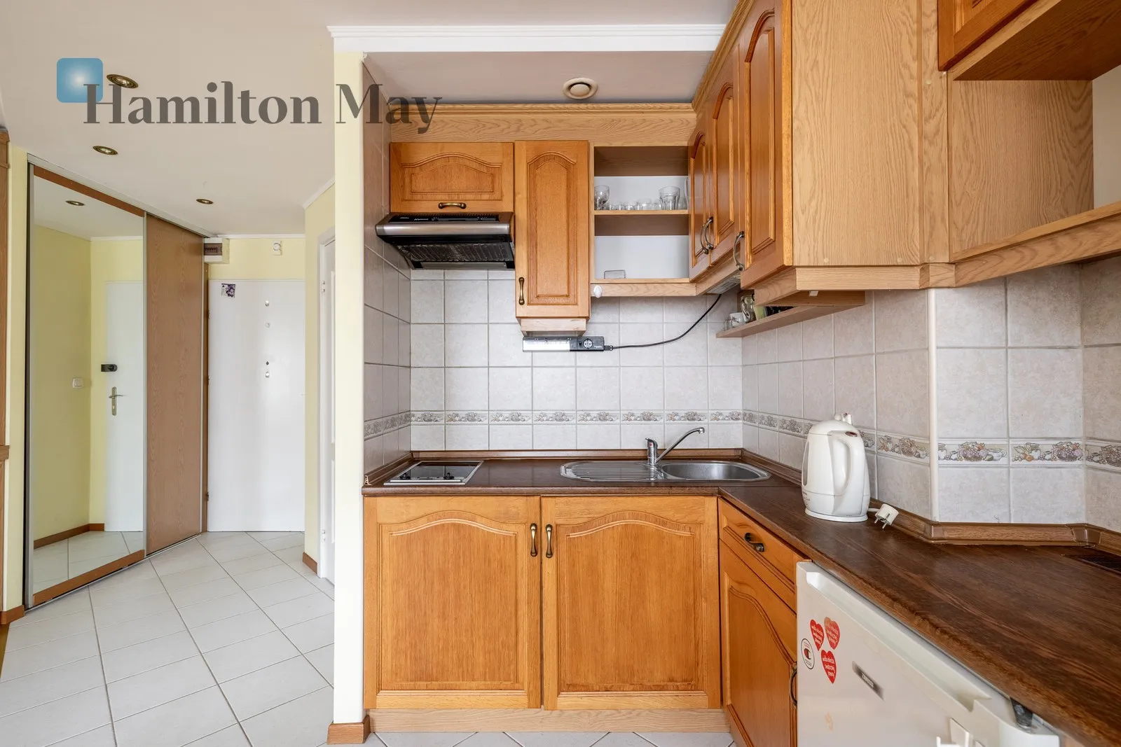 Region: Prądnik Czerwony Distance to centre: 3 km Level: 2 Price: 2700 PLN Bedrooms: 0 Bathrooms: 1 Size: 40m2 - slider