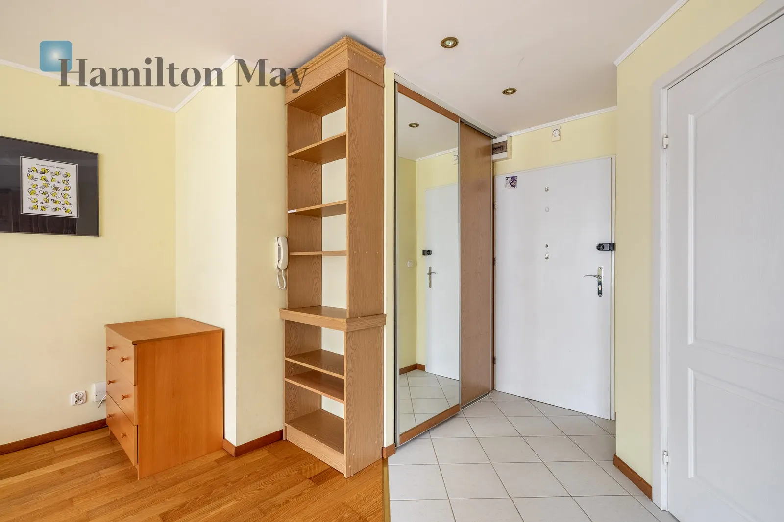 City: Kraków Street: Henryka Wieniawskiego Region: Prądnik Czerwony Distance to centre: 3 km Level: 2 Price: 2700 PLN - slider