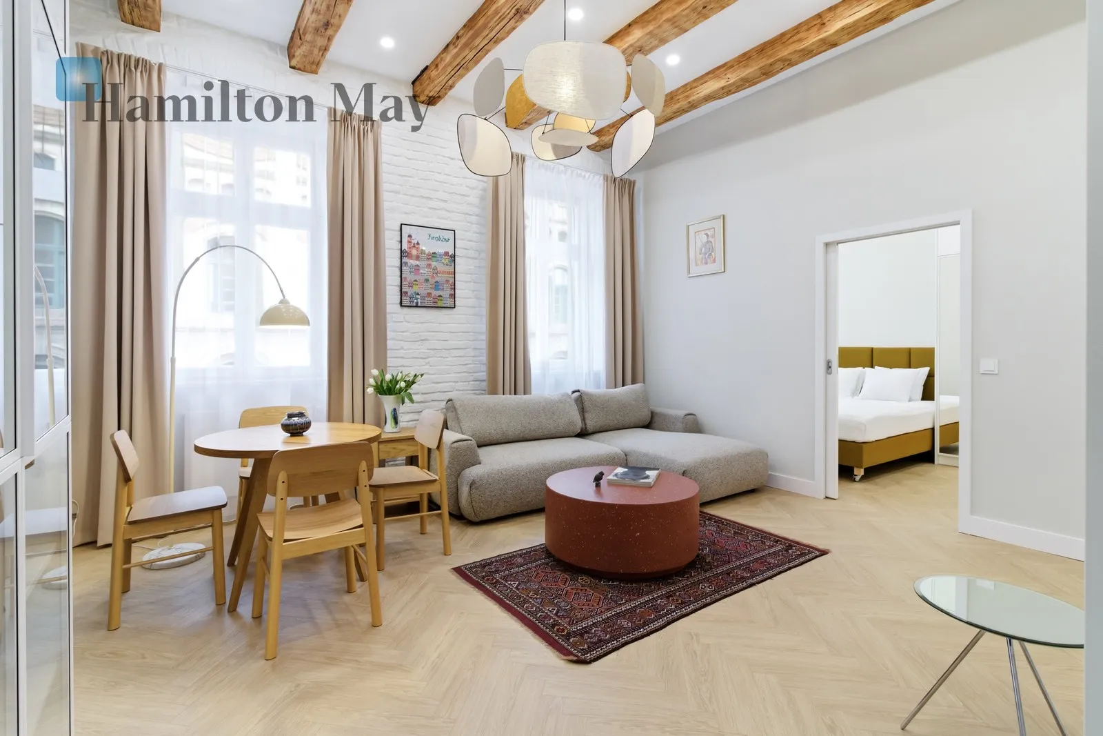 City: Kraków Street: Podwale Region: Stare Miasto Distance to centre: 0.42 km Level: 3 Price: 5600 PLN Bedrooms: 2 Bathrooms: 2 - slider