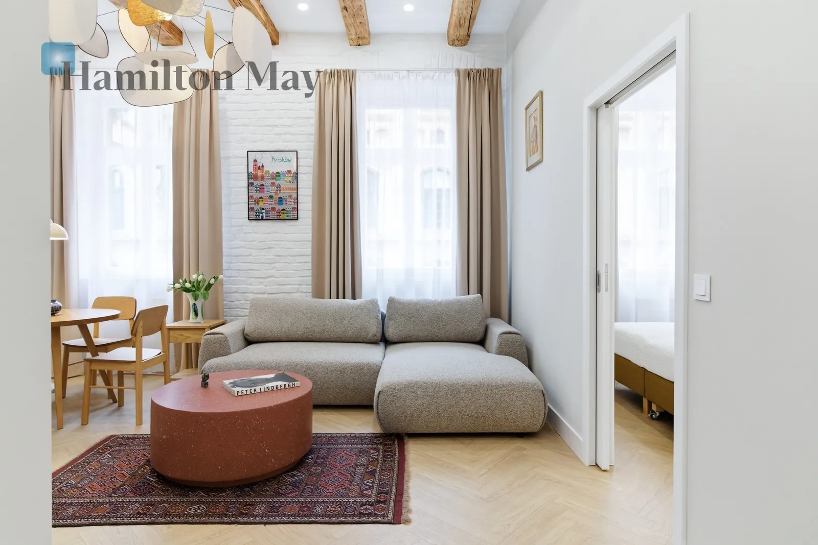 City: Kraków Street: Podwale Region: Stare Miasto Distance to centre: 0.42 km Level: 3 Price: 5600 PLN Bedrooms: 2 Bathrooms: 2 Size: 59m2 Price/m2: 95 PLN - slider
