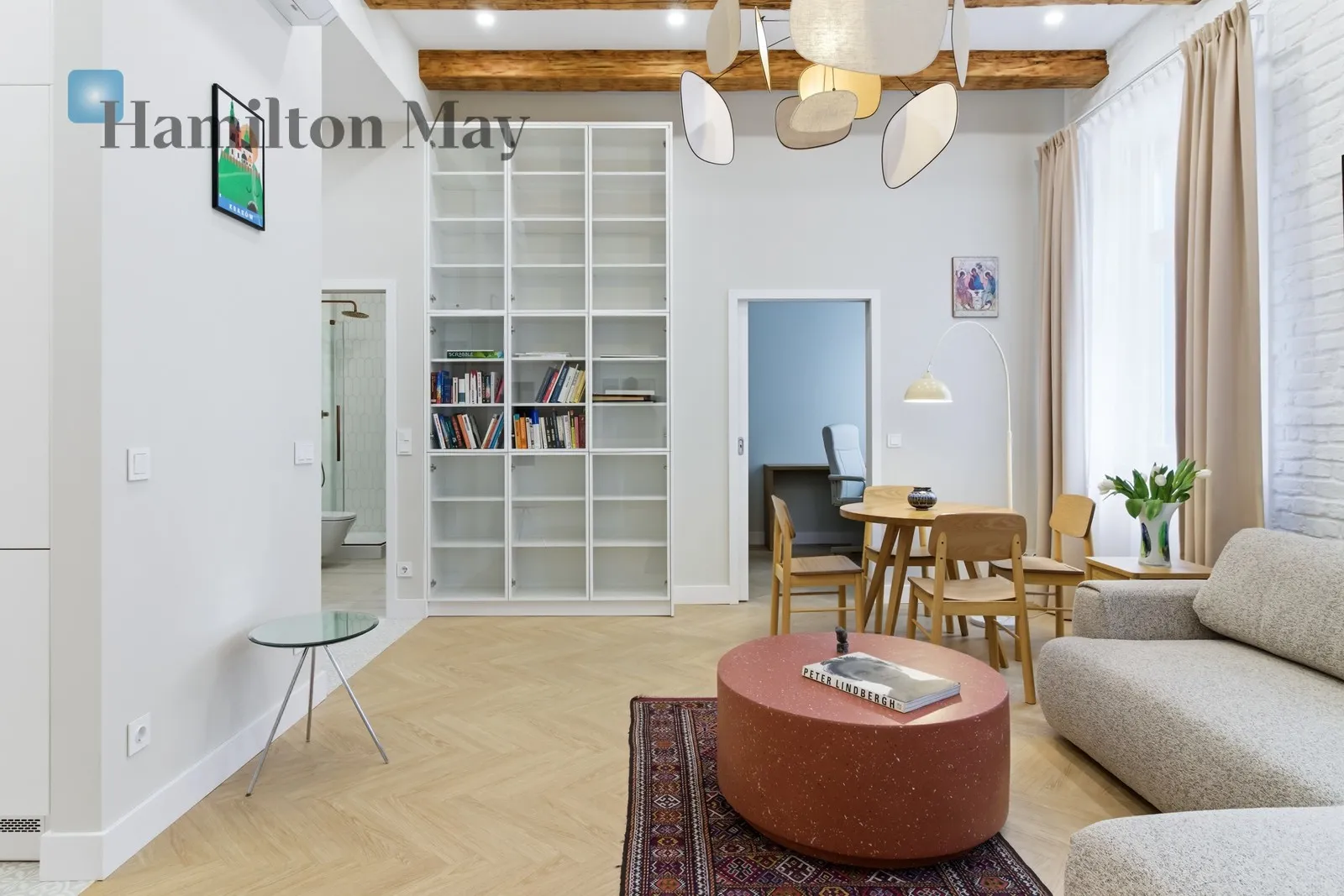 Street: Podwale Region: Stare Miasto Distance to centre: 0.42 km Level: 3 Price: 5600 PLN Bedrooms: 2 Bathrooms: 2 Size: 59m2 Price/m2: 95 PLN - slider