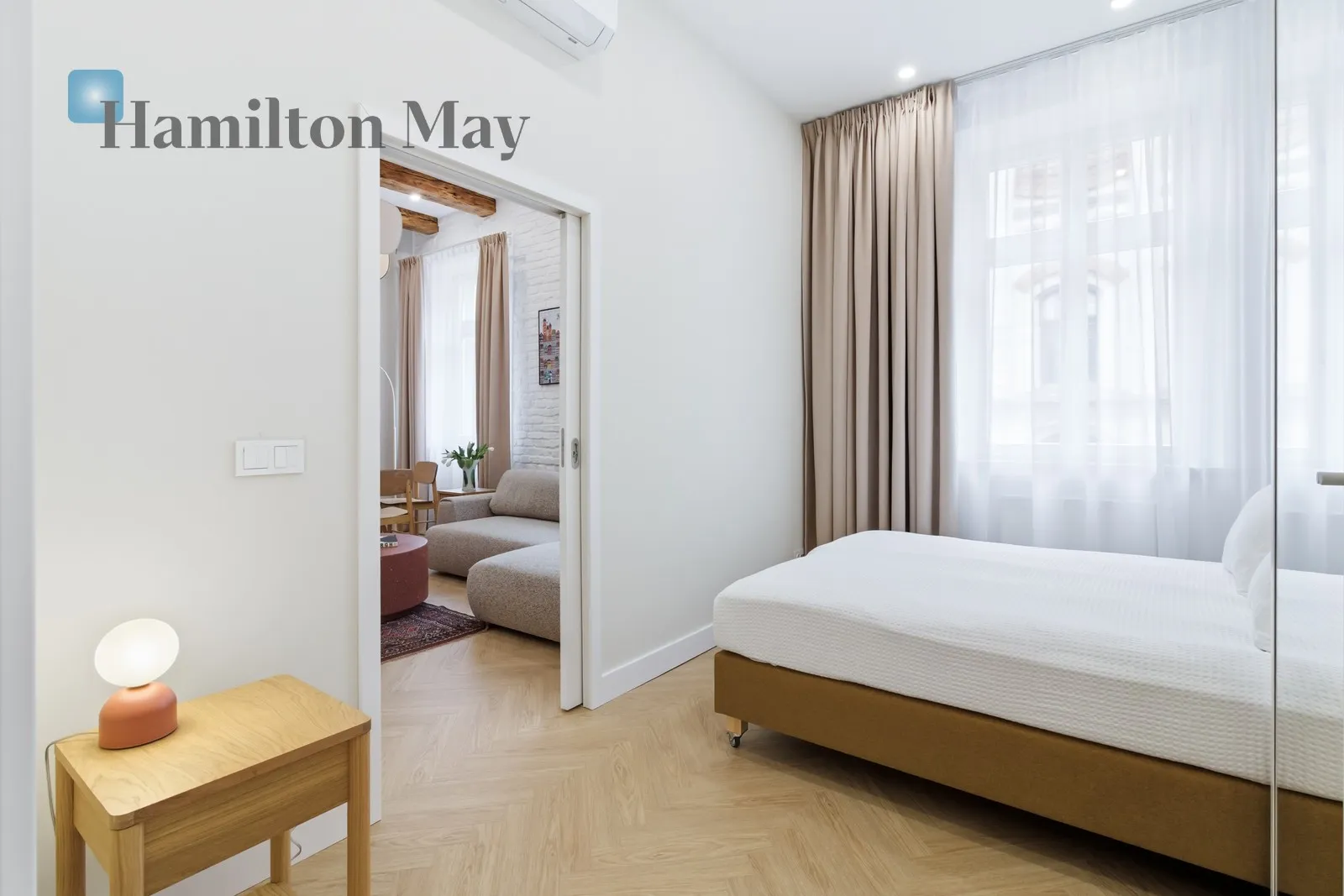 City: Kraków Street: Podwale Region: Stare Miasto Distance to centre: 0.42 km Level: 3 Price: 5600 PLN - slider