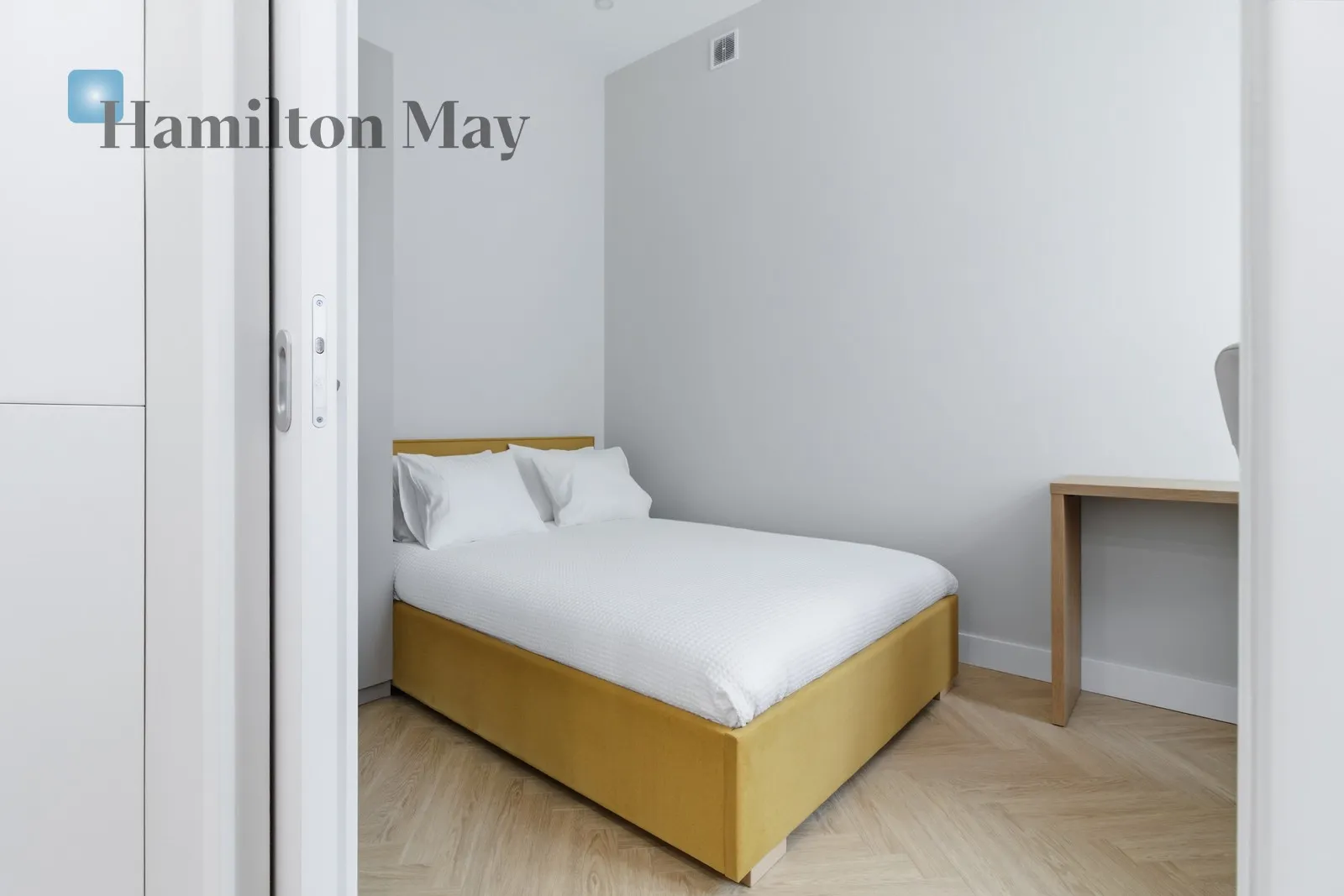 Region: Stare Miasto Distance to centre: 0.42 km Level: 3 Price: 5600 PLN Bedrooms: 2 - slider