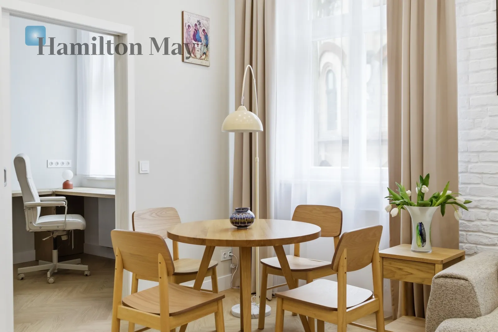 Street: Podwale Region: Stare Miasto Distance to centre: 0.42 km Level: 3 Price: 5600 PLN Bedrooms: 2 Bathrooms: 2 Size: 59m2 - slider