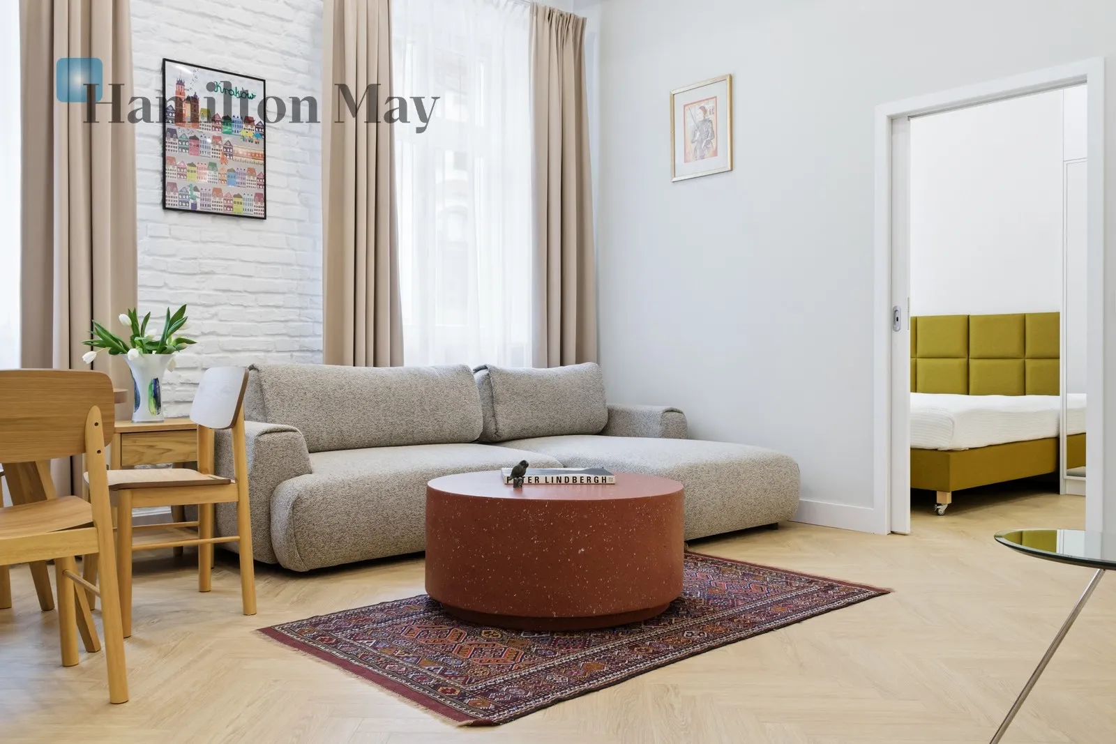 City: Kraków Street: Podwale Region: Stare Miasto Distance to centre: 0.42 km Level: 3 Price: 5600 PLN Bedrooms: 2 Bathrooms: 2 Size: 59m2 - slider