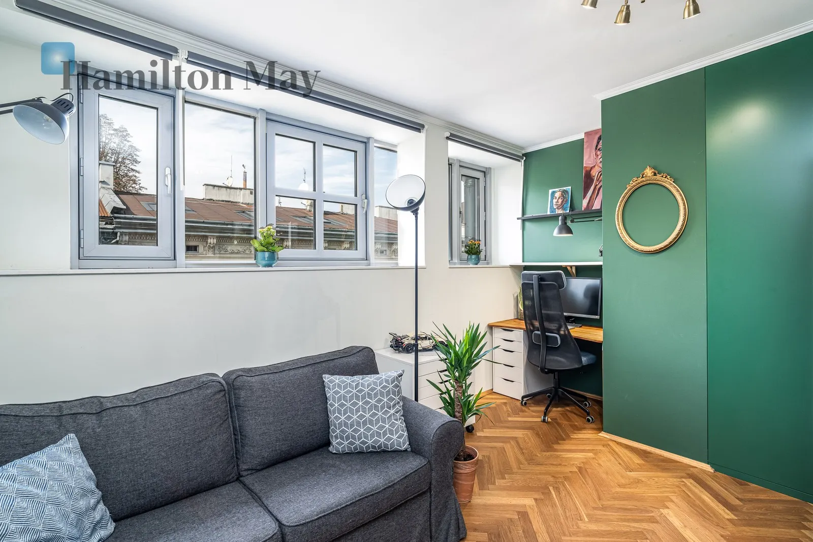 Street: Jana Kochanowskiego Region: Kraków Distance to centre: 0.81 km Level: 3 Price: 2990000 PLN Bedrooms: 2 Bathrooms: 2 - slider