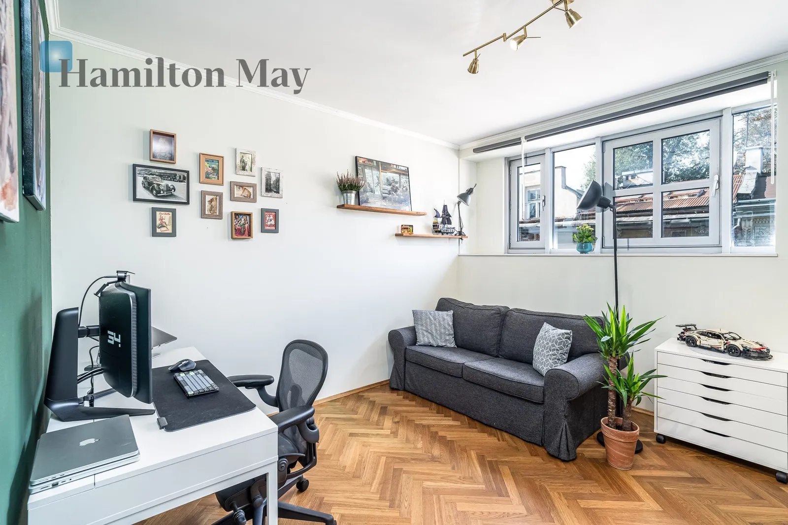Region: Kraków Distance to centre: 0.81 km Level: 3 Price: 2990000 PLN Bedrooms: 2 Bathrooms: 2 Size: 109m2 - slider
