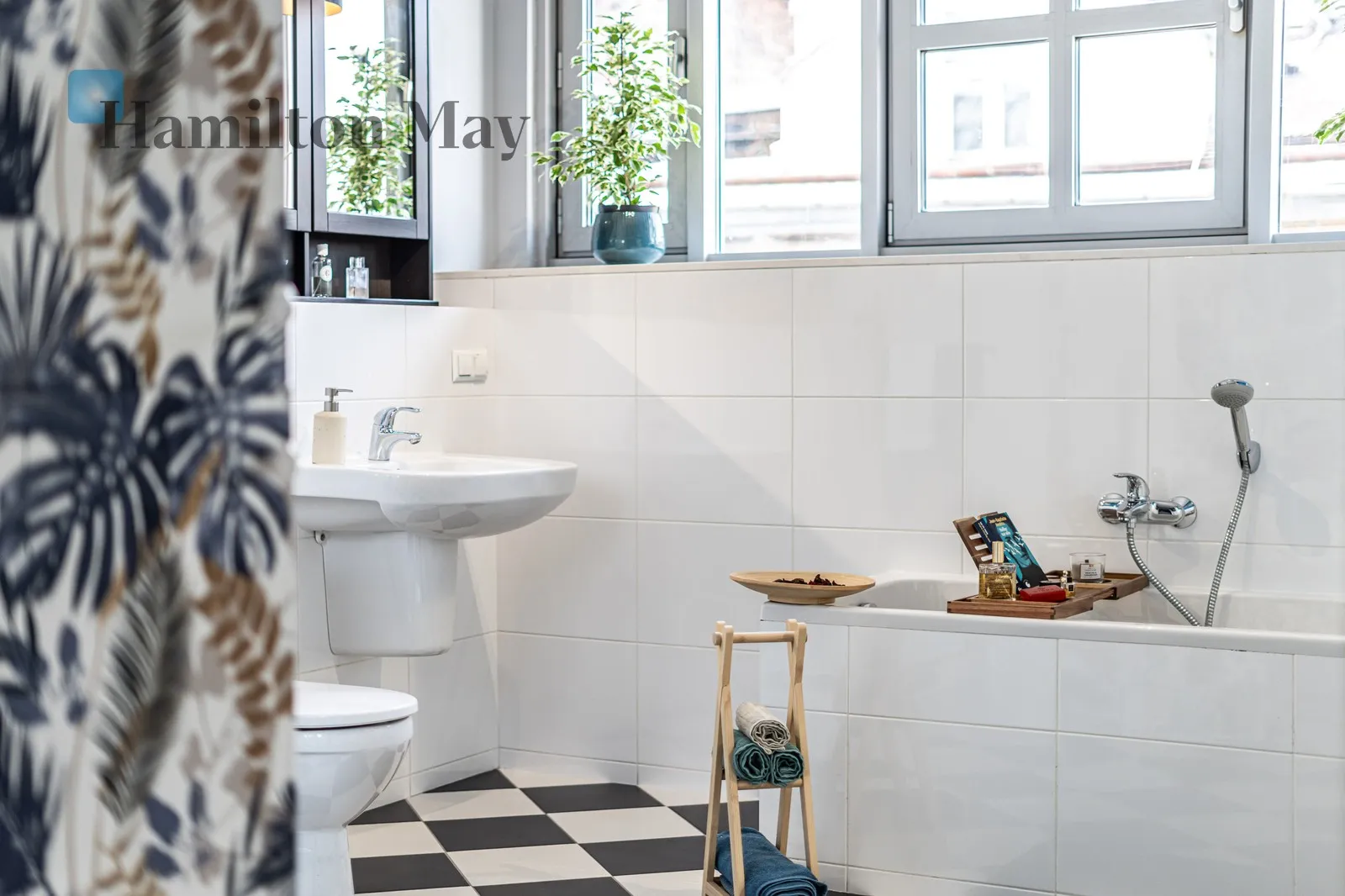 Bedrooms: 2 Bathrooms: 2 Size: 109m2 Price/m2: 27431 PLN - slider